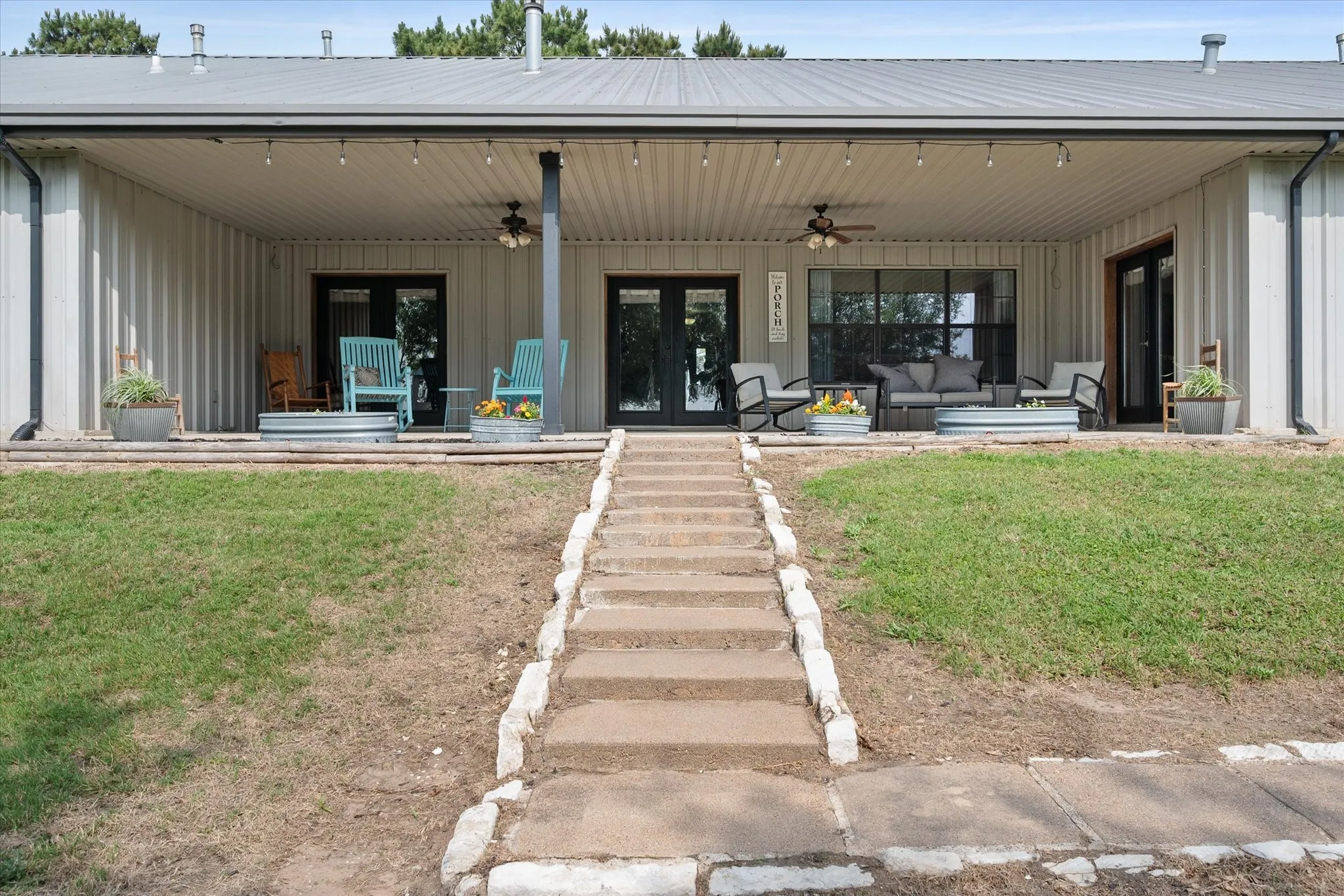 Single Family Residence For Sale in Freestone County , 199 Fcr 111 111, Fairfield, Texas 75840, 5 Bedrooms, 3 Bathrooms, 6 Garage spaces, 3,948 Sqft, built in 2005, Preowned, Price $885,000, mls#21257268, Real Estate Agent in Fairfield, Homes For Sale in Freestone county, Homes For Sale in Fairfield, Realtor in Fairfield Texas, Real Estate Brokerage Independent Realty Texas, Luminita Cordes Realtor
