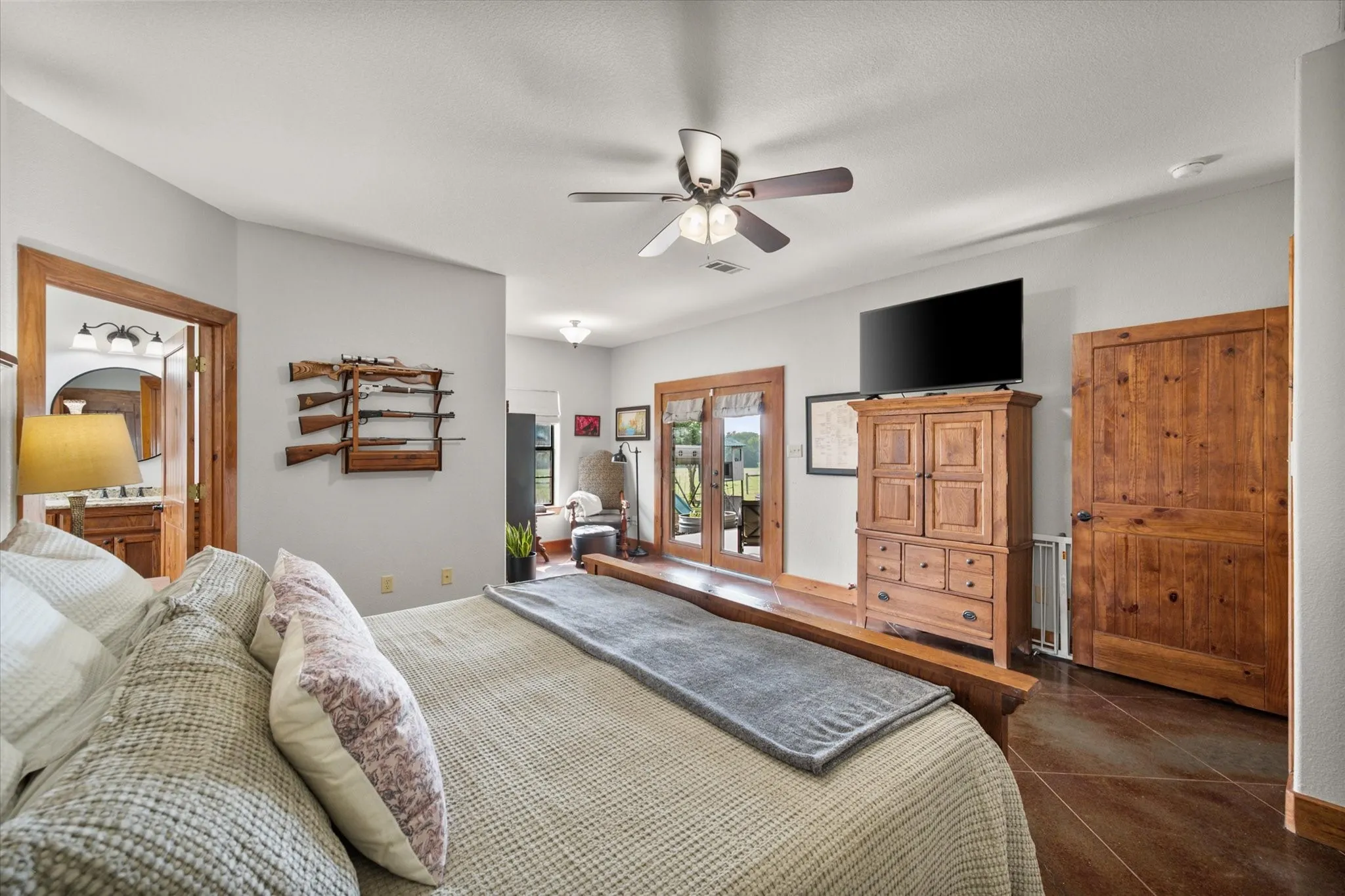 Single Family Residence For Sale in Freestone County , 199 Fcr 111 111, Fairfield, Texas 75840, 5 Bedrooms, 3 Bathrooms, 6 Garage spaces, 3,948 Sqft, built in 2005, Preowned, Price $885,000, mls#21257268, Real Estate Agent in Fairfield, Homes For Sale in Freestone county, Homes For Sale in Fairfield, Realtor in Fairfield Texas, Real Estate Brokerage Independent Realty Texas, Luminita Cordes Realtor