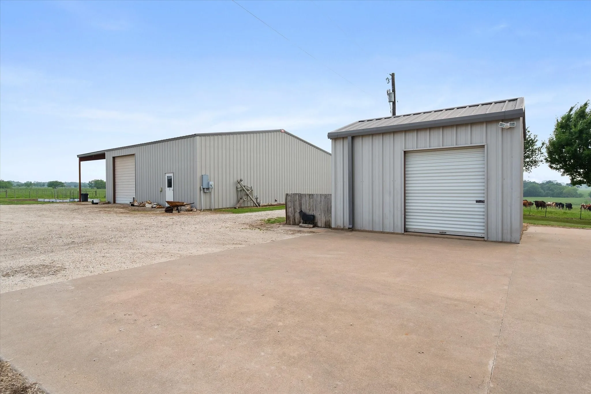 Single Family Residence For Sale in Freestone County , 199 Fcr 111 111, Fairfield, Texas 75840, 5 Bedrooms, 3 Bathrooms, 6 Garage spaces, 3,948 Sqft, built in 2005, Preowned, Price $885,000, mls#21257268, Real Estate Agent in Fairfield, Homes For Sale in Freestone county, Homes For Sale in Fairfield, Realtor in Fairfield Texas, Real Estate Brokerage Independent Realty Texas, Luminita Cordes Realtor