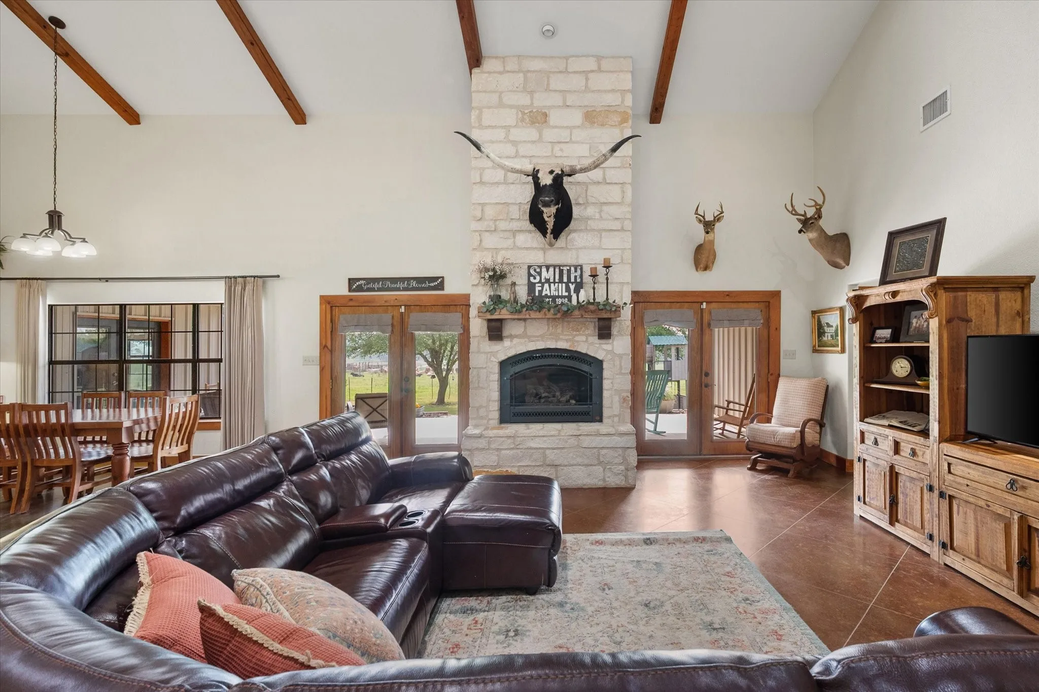 Single Family Residence For Sale in Freestone County , 199 Fcr 111 111, Fairfield, Texas 75840, 5 Bedrooms, 3 Bathrooms, 6 Garage spaces, 3,948 Sqft, built in 2005, Preowned, Price $885,000, mls#21257268, Real Estate Agent in Fairfield, Homes For Sale in Freestone county, Homes For Sale in Fairfield, Realtor in Fairfield Texas, Real Estate Brokerage Independent Realty Texas, Luminita Cordes Realtor