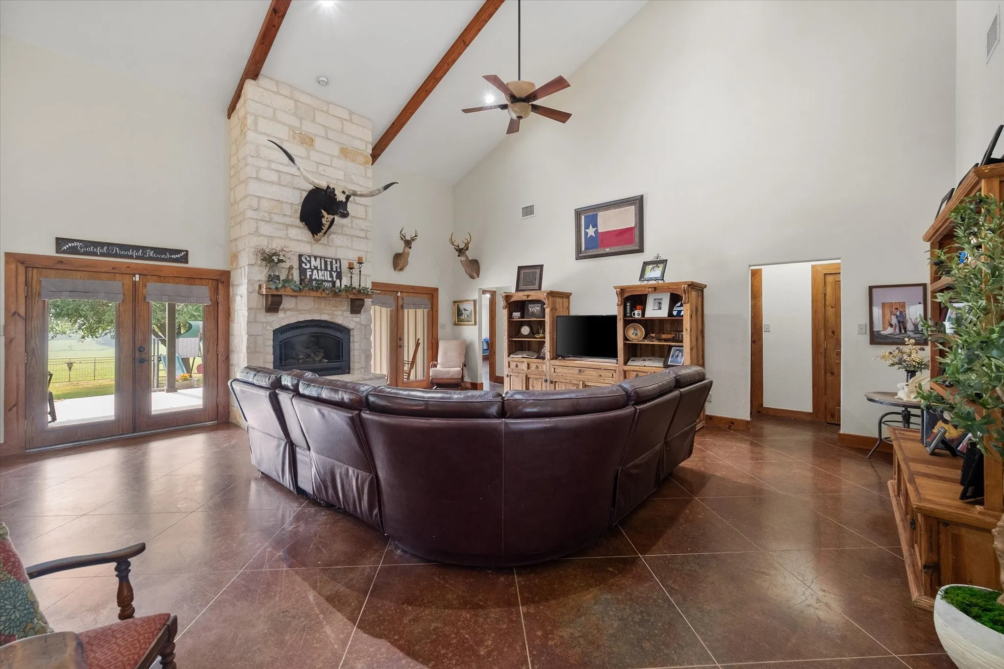 Single Family Residence For Sale in Freestone County , 199 Fcr 111 111, Fairfield, Texas 75840, 5 Bedrooms, 3 Bathrooms, 6 Garage spaces, 3,948 Sqft, built in 2005, Preowned, Price $885,000, mls#21257268, Real Estate Agent in Fairfield, Homes For Sale in Freestone county, Homes For Sale in Fairfield, Realtor in Fairfield Texas, Real Estate Brokerage Independent Realty Texas, Luminita Cordes Realtor