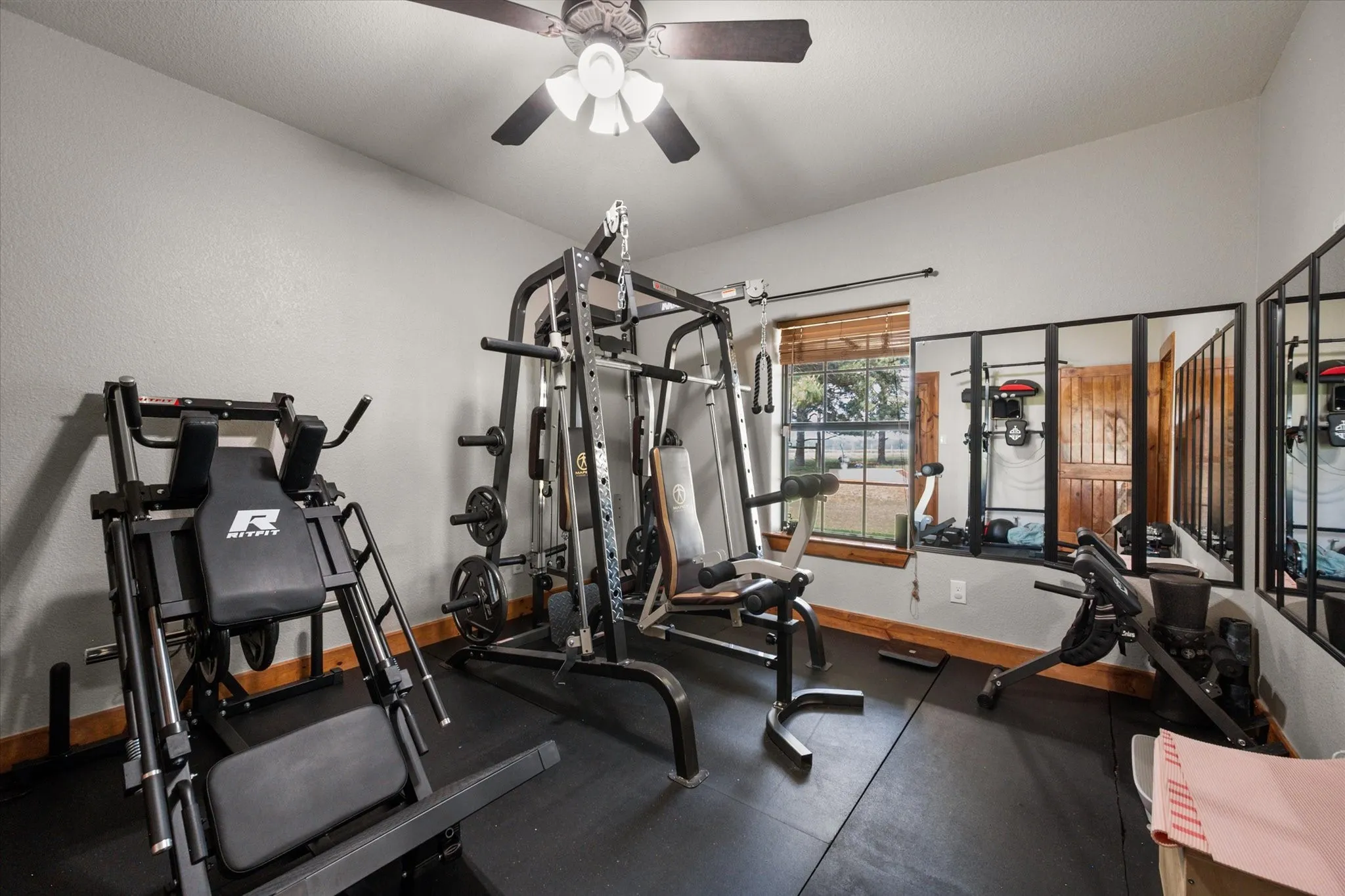 Single Family Residence For Sale in Freestone County , 199 Fcr 111 111, Fairfield, Texas 75840, 5 Bedrooms, 3 Bathrooms, 6 Garage spaces, 3,948 Sqft, built in 2005, Preowned, Price $885,000, mls#21257268, Real Estate Agent in Fairfield, Homes For Sale in Freestone county, Homes For Sale in Fairfield, Realtor in Fairfield Texas, Real Estate Brokerage Independent Realty Texas, Luminita Cordes Realtor