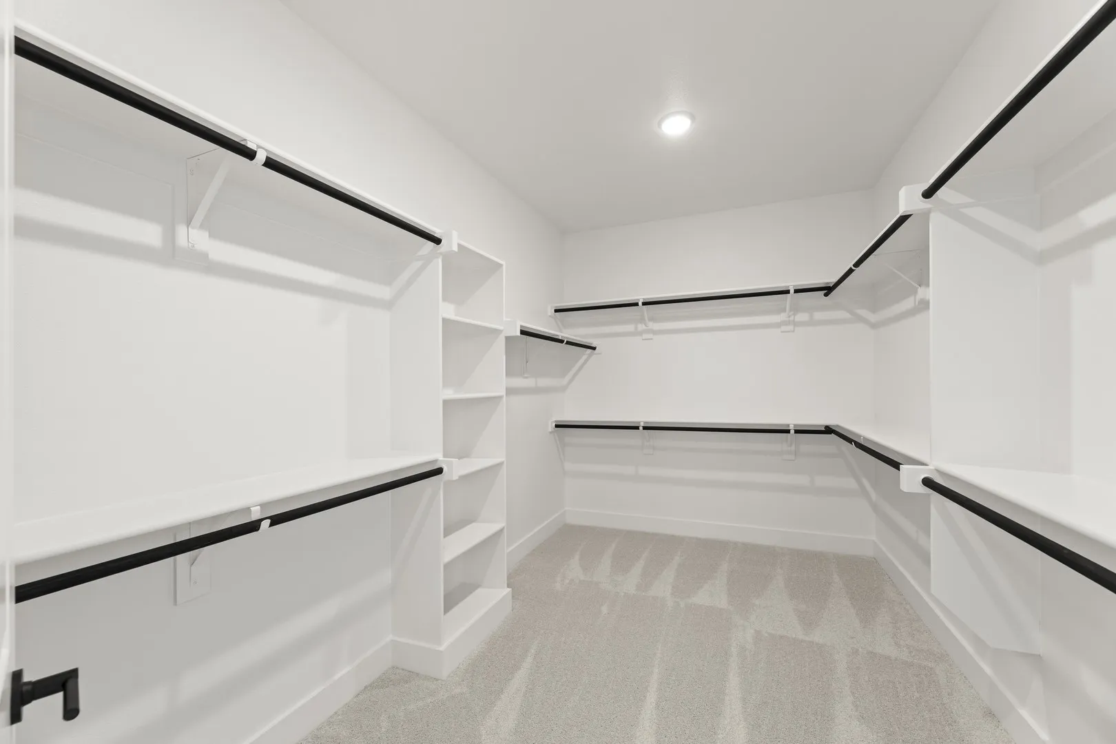 23. 609 Cherry Hurst - Closet