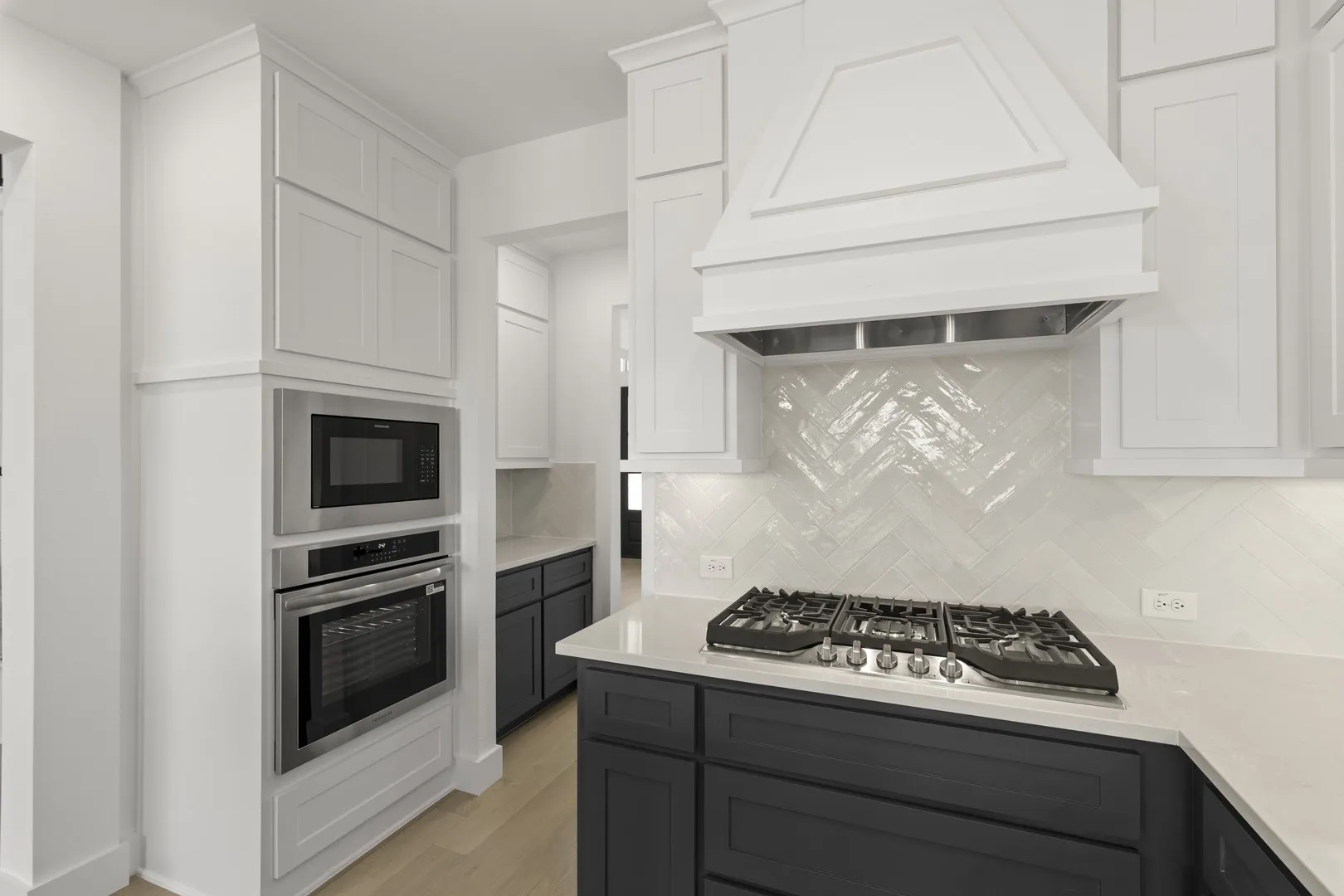 14. 609 Cherry Hurst - Kitchen (4)