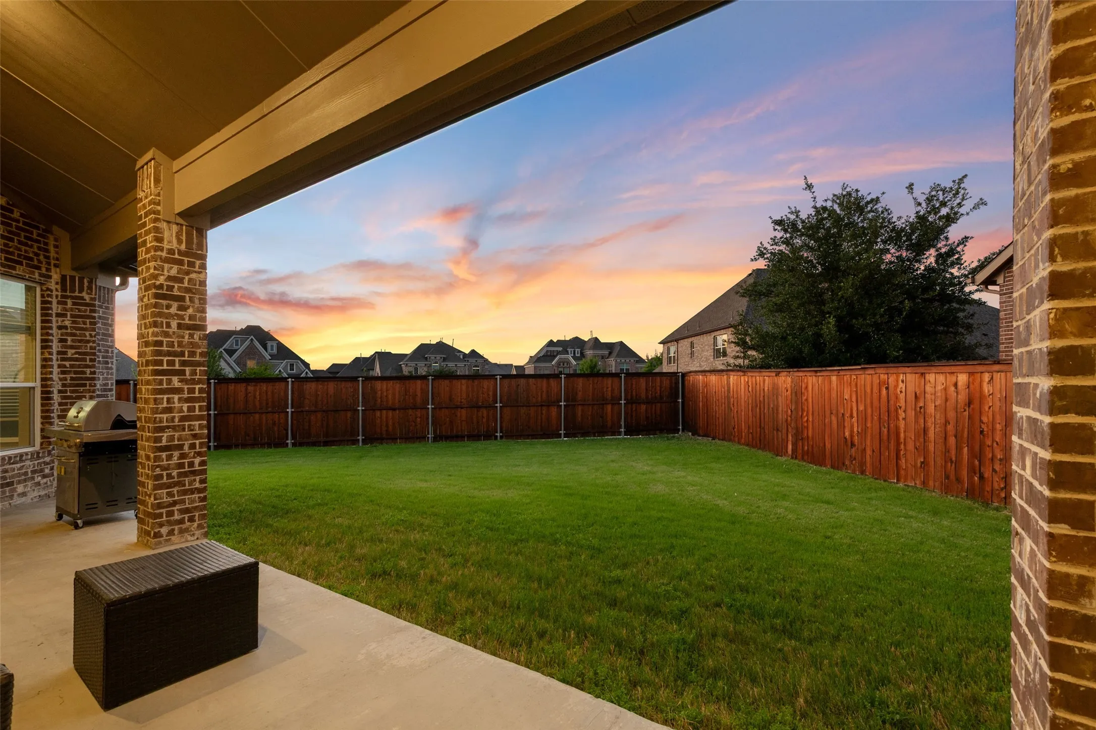 Single Family Residence For Sale in Collin County , 11422 La Salle Road, Frisco, Texas 75035, 5 Bedroom, 4 Bathroom, 3 Garage spaces, 5,059 Sqft, built in 2016, Preowned, mls#21251993, Real Estate Agent in Frisco, Homes For Sale in Collin county, Homes For Sale in Frisco, Realtor in Frisco Texas, Real Estate Brokerage Independent Realty Texas, Luminita Cordes Realtor