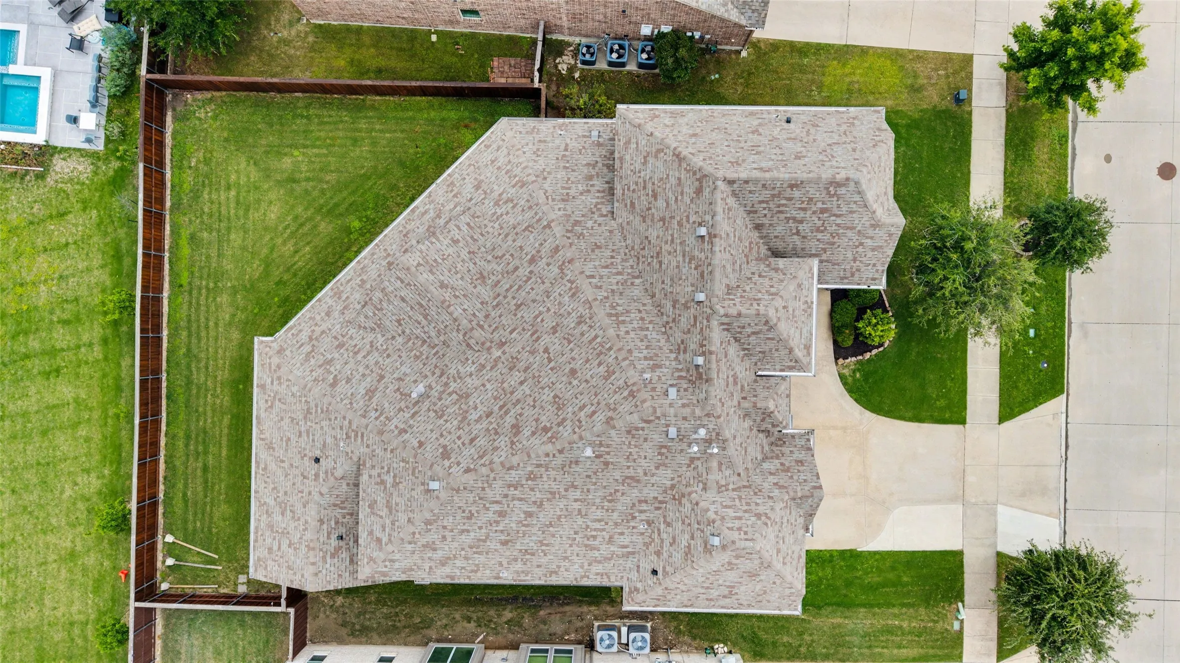 Single Family Residence For Sale in Collin County , 11422 La Salle Road, Frisco, Texas 75035, 5 Bedroom, 4 Bathroom, 3 Garage spaces, 5,059 Sqft, built in 2016, Preowned, mls#21251993, Real Estate Agent in Frisco, Homes For Sale in Collin county, Homes For Sale in Frisco, Realtor in Frisco Texas, Real Estate Brokerage Independent Realty Texas, Luminita Cordes Realtor