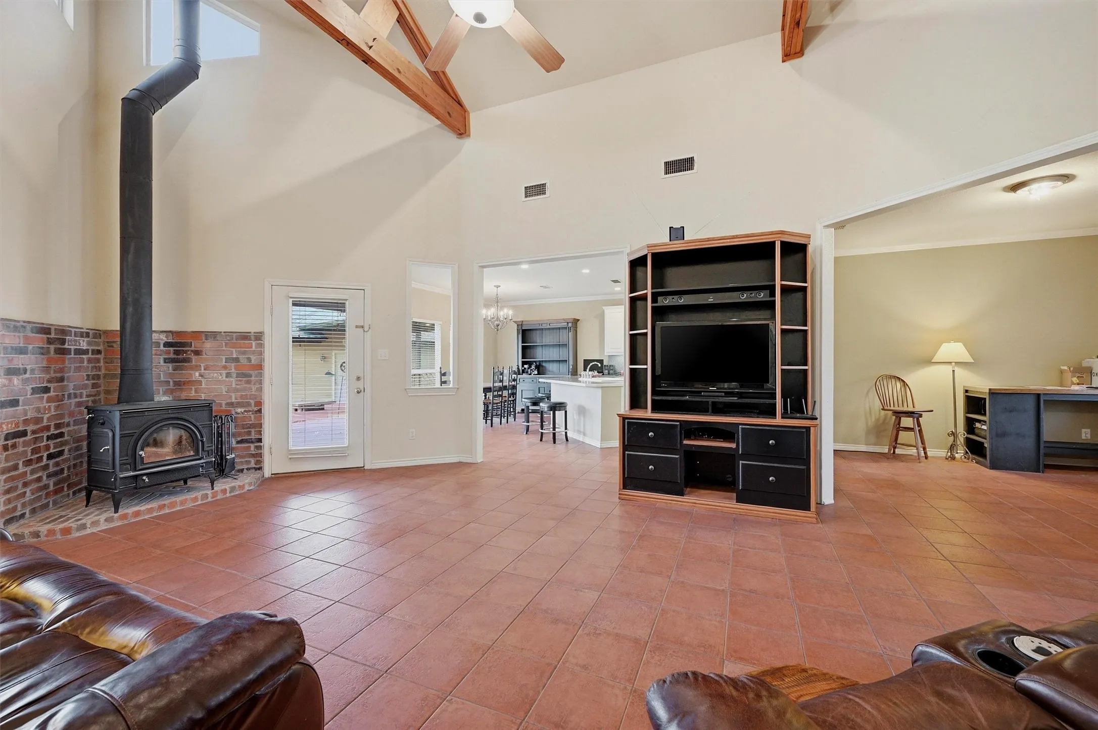 Single Family Residence For Sale in Grayson County , 66 Tucker Street, Pottsboro, Texas 75076, 4 Bedroom, 3 Bathroom, 3 Garage spaces, 2,215 Sqft, built in 2004, Preowned, mls#21254207, Real Estate Agent in Pottsboro, Homes For Sale in Grayson county, Homes For Sale in Pottsboro, Realtor in Pottsboro Texas, Real Estate Brokerage Independent Realty Texas, Luminita Cordes Realtor