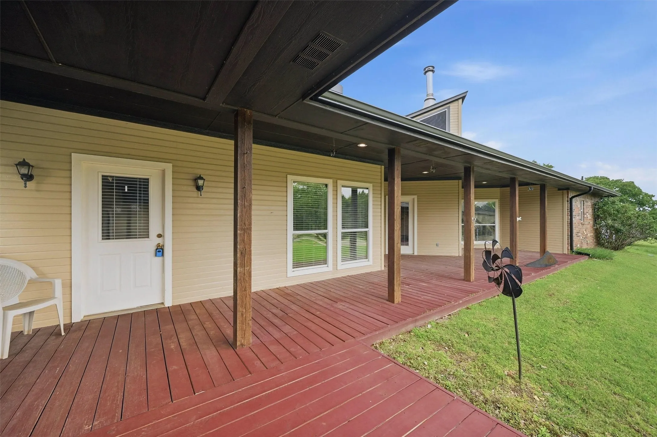 Single Family Residence For Sale in Grayson County , 66 Tucker Street, Pottsboro, Texas 75076, 4 Bedroom, 3 Bathroom, 3 Garage spaces, 2,215 Sqft, built in 2004, Preowned, mls#21254207, Real Estate Agent in Pottsboro, Homes For Sale in Grayson county, Homes For Sale in Pottsboro, Realtor in Pottsboro Texas, Real Estate Brokerage Independent Realty Texas, Luminita Cordes Realtor