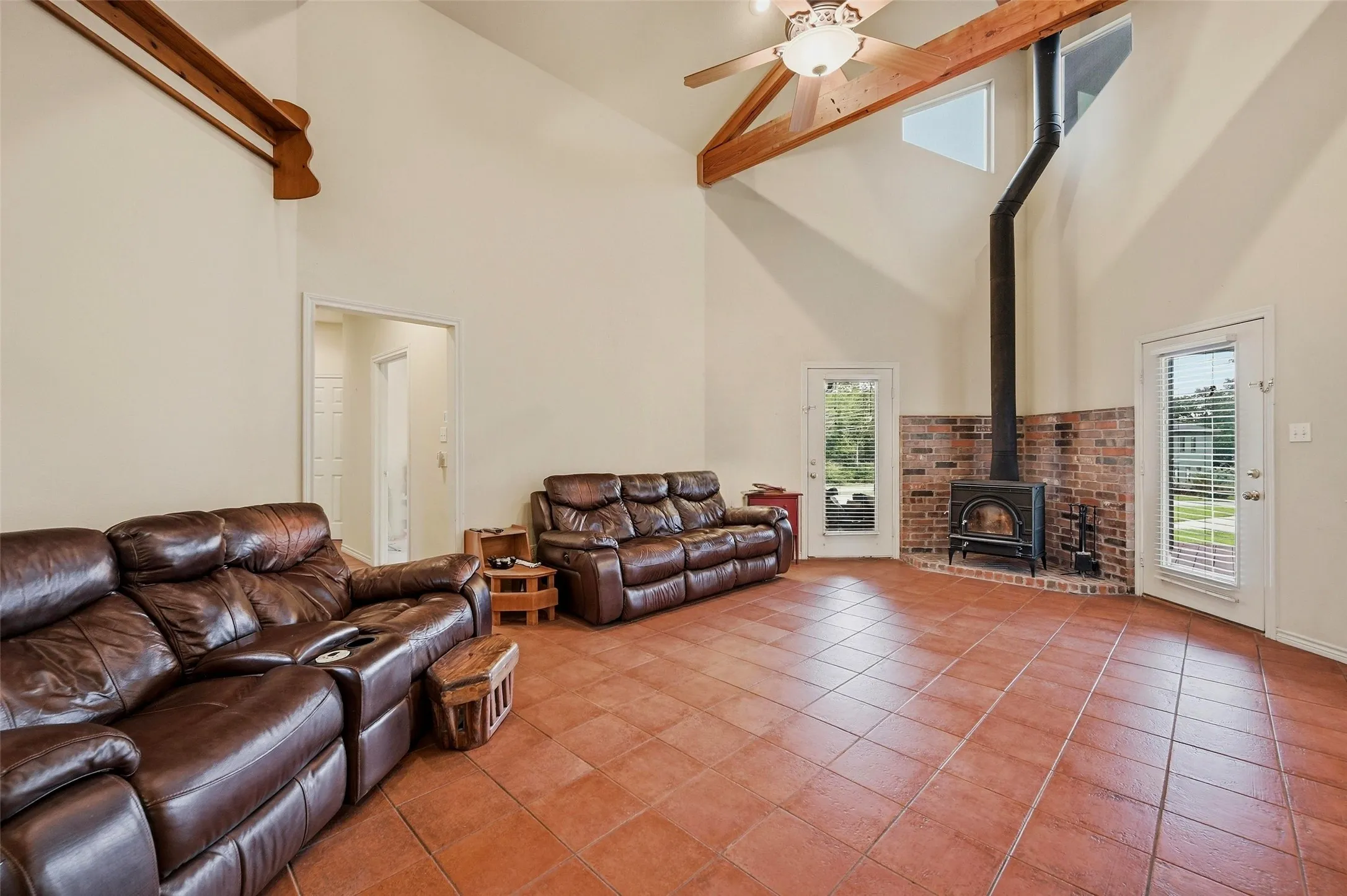 Single Family Residence For Sale in Grayson County , 66 Tucker Street, Pottsboro, Texas 75076, 4 Bedroom, 3 Bathroom, 3 Garage spaces, 2,215 Sqft, built in 2004, Preowned, mls#21254207, Real Estate Agent in Pottsboro, Homes For Sale in Grayson county, Homes For Sale in Pottsboro, Realtor in Pottsboro Texas, Real Estate Brokerage Independent Realty Texas, Luminita Cordes Realtor