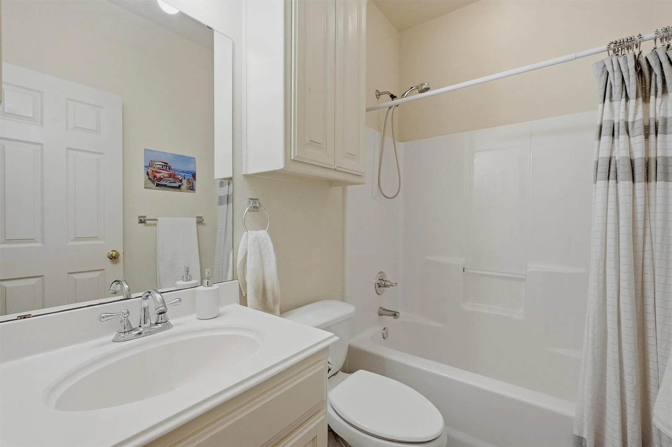 Single Family Residence For Sale in Grayson County , 66 Tucker Street, Pottsboro, Texas 75076, 4 Bedroom, 3 Bathroom, 3 Garage spaces, 2,215 Sqft, built in 2004, Preowned, mls#21254207, Real Estate Agent in Pottsboro, Homes For Sale in Grayson county, Homes For Sale in Pottsboro, Realtor in Pottsboro Texas, Real Estate Brokerage Independent Realty Texas, Luminita Cordes Realtor