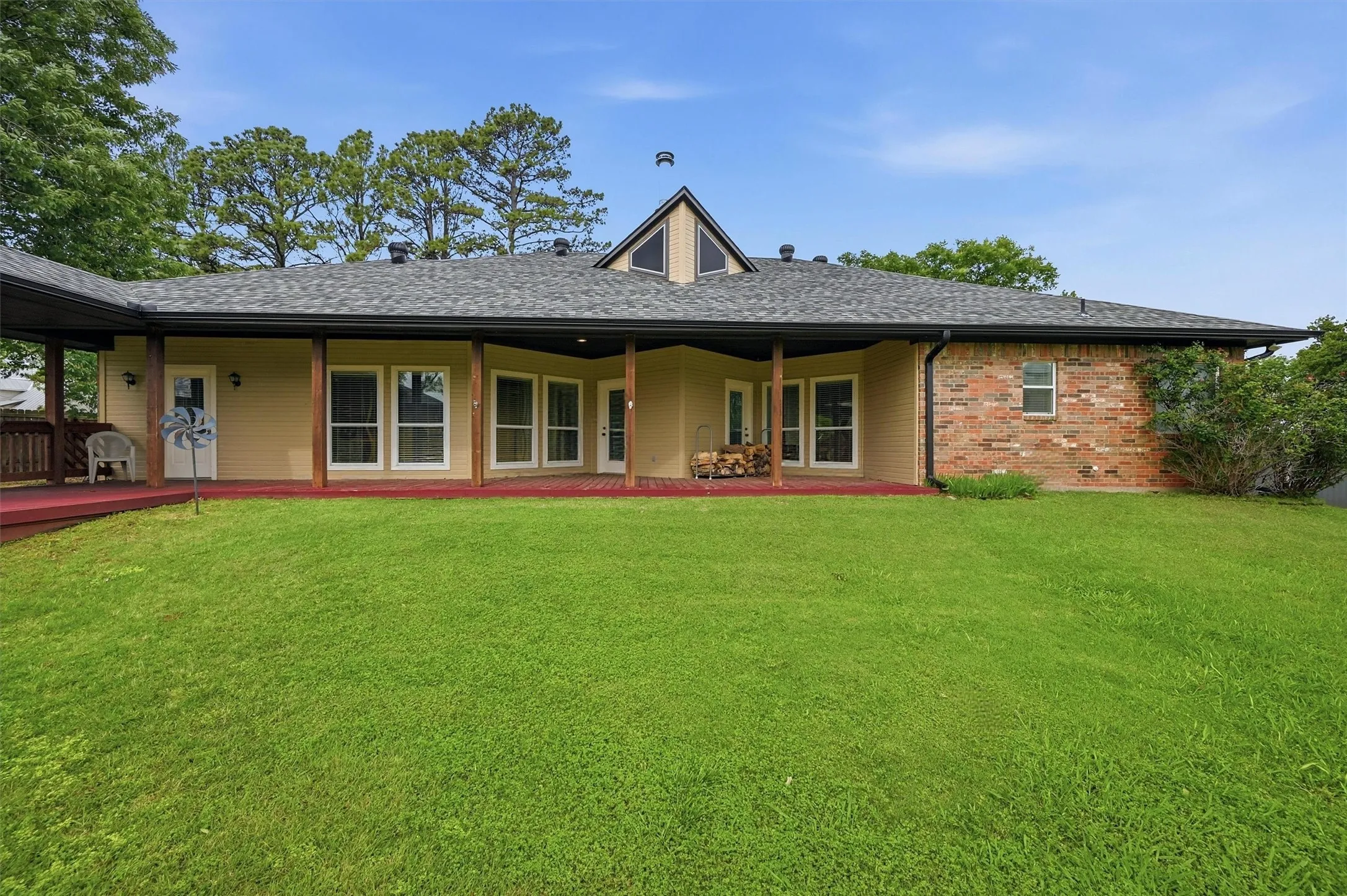 Single Family Residence For Sale in Grayson County , 66 Tucker Street, Pottsboro, Texas 75076, 4 Bedroom, 3 Bathroom, 3 Garage spaces, 2,215 Sqft, built in 2004, Preowned, mls#21254207, Real Estate Agent in Pottsboro, Homes For Sale in Grayson county, Homes For Sale in Pottsboro, Realtor in Pottsboro Texas, Real Estate Brokerage Independent Realty Texas, Luminita Cordes Realtor