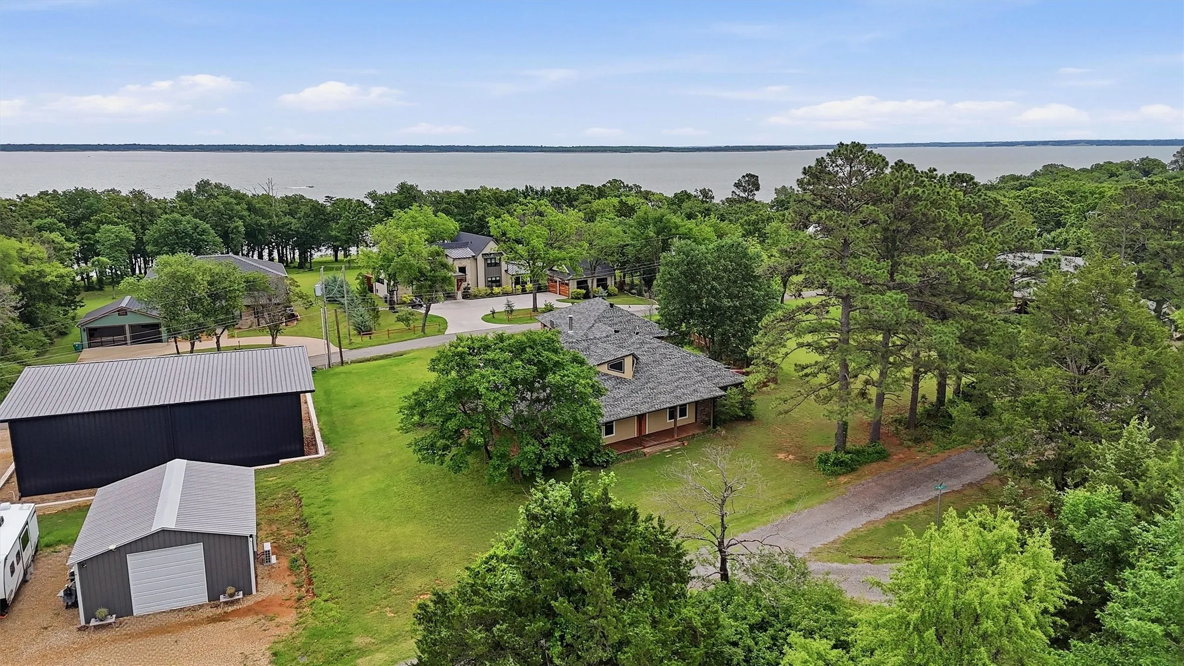 Single Family Residence For Sale in Grayson County , 66 Tucker Street, Pottsboro, Texas 75076, 4 Bedroom, 3 Bathroom, 3 Garage spaces, 2,215 Sqft, built in 2004, Preowned, mls#21254207, Real Estate Agent in Pottsboro, Homes For Sale in Grayson county, Homes For Sale in Pottsboro, Realtor in Pottsboro Texas, Real Estate Brokerage Independent Realty Texas, Luminita Cordes Realtor