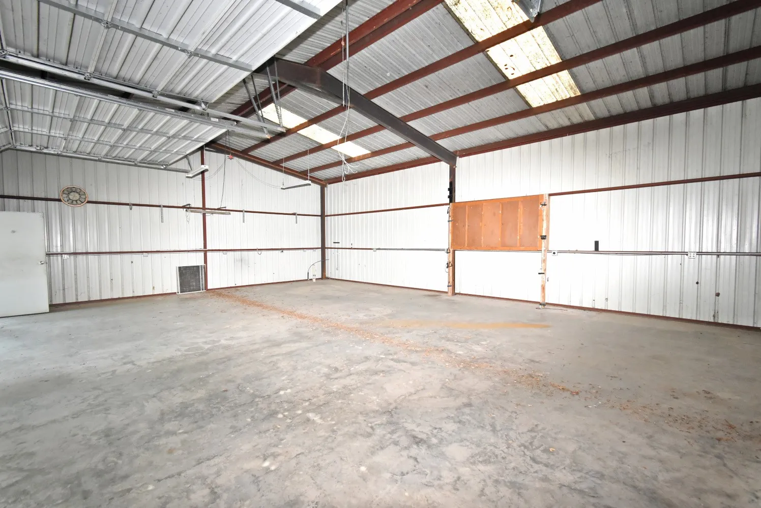 Single Family Residence For Sale in Wood County , 1489 County Road 1858, Yantis, Texas 75497, 3 Bedrooms, 2 Bathrooms, 2 Garage spaces, 2,630 Sqft, built in 0, Preowned, Price $449,000, mls#21257229, Real Estate Agent in Yantis, Homes For Sale in Wood county, Homes For Sale in Yantis, Realtor in Yantis Texas, Real Estate Brokerage Independent Realty Texas, Luminita Cordes Realtor