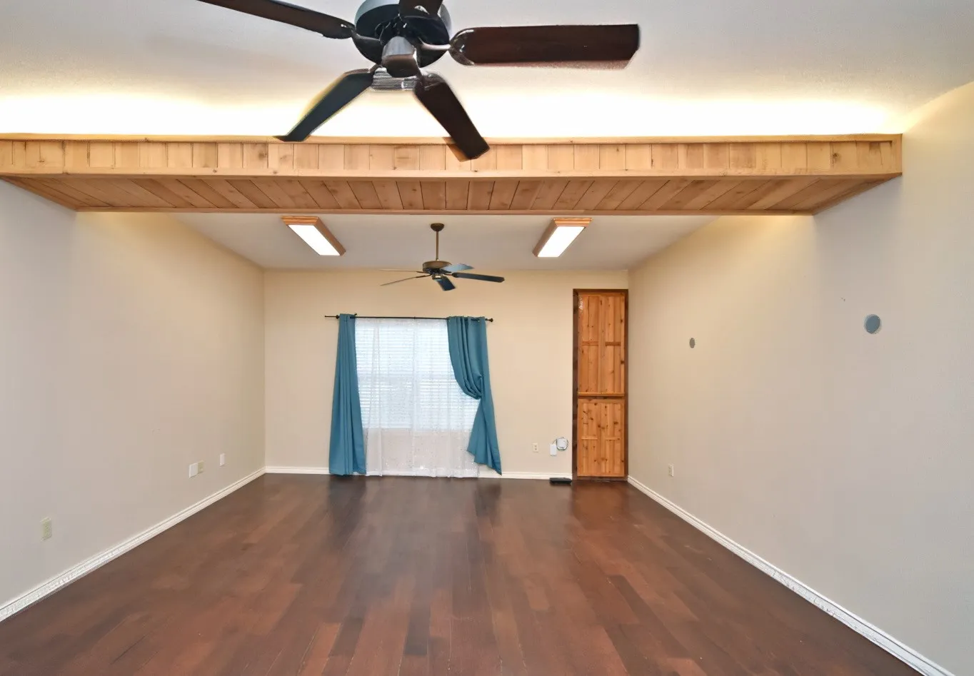 Single Family Residence For Sale in Wood County , 1489 County Road 1858, Yantis, Texas 75497, 3 Bedrooms, 2 Bathrooms, 2 Garage spaces, 2,630 Sqft, built in 0, Preowned, Price $449,000, mls#21257229, Real Estate Agent in Yantis, Homes For Sale in Wood county, Homes For Sale in Yantis, Realtor in Yantis Texas, Real Estate Brokerage Independent Realty Texas, Luminita Cordes Realtor