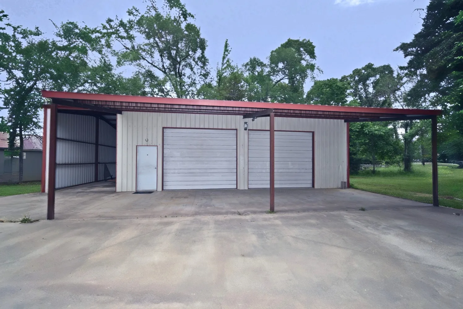 Single Family Residence For Sale in Wood County , 1489 County Road 1858, Yantis, Texas 75497, 3 Bedrooms, 2 Bathrooms, 2 Garage spaces, 2,630 Sqft, built in 0, Preowned, Price $449,000, mls#21257229, Real Estate Agent in Yantis, Homes For Sale in Wood county, Homes For Sale in Yantis, Realtor in Yantis Texas, Real Estate Brokerage Independent Realty Texas, Luminita Cordes Realtor
