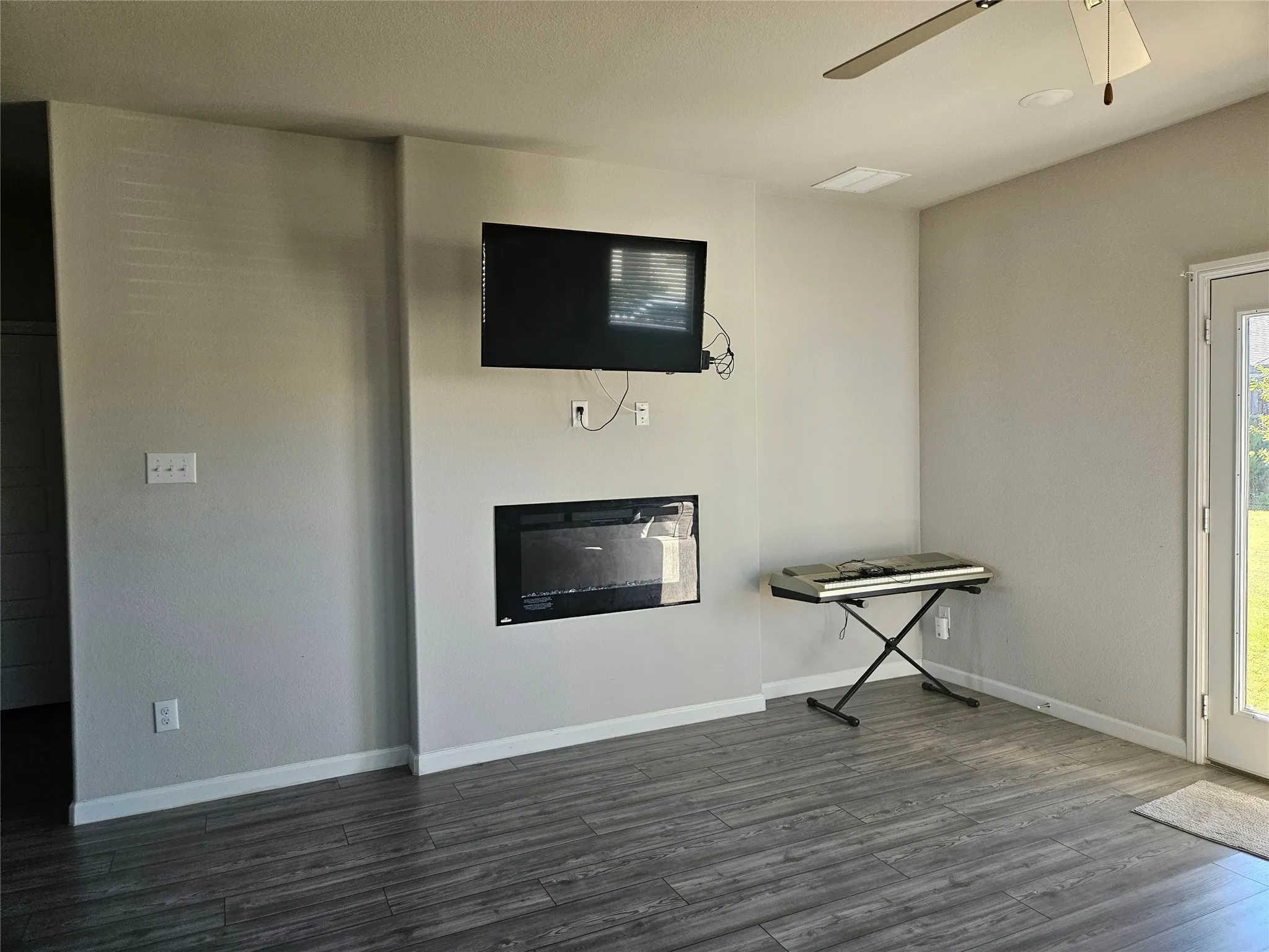 Single Family Residence For Sale in Collin County , 604 Shade Tree Way, Princeton, Texas 75407, 3 Bedroom, 3 Bathroom, 2 Garage spaces, 1,807 Sqft, built in 2020, Preowned, Price $335,000, mls#21257522, Real Estate Agent in Princeton, Homes For Sale in Collin county, Homes For Sale in Princeton, Realtor in Princeton Texas, Real Estate Brokerage Independent Realty Texas, Luminita Cordes Realtor