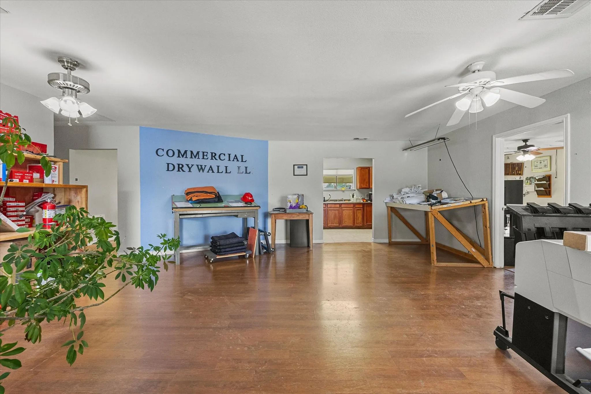 Expansive work spaces