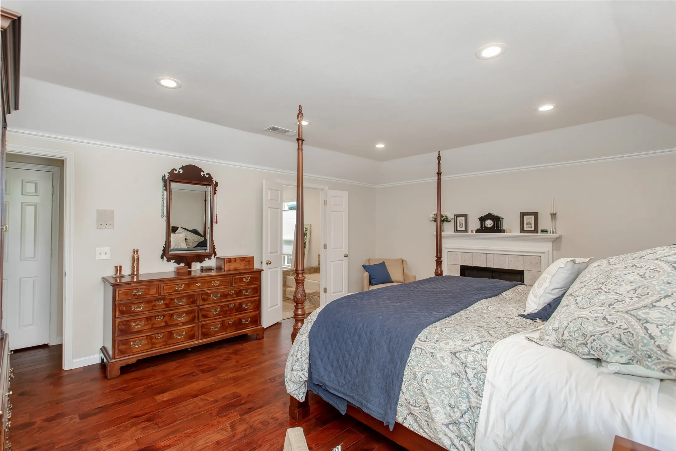 Spacious room featuring wood-finish flooring, recessed lighting, and a white crown molding