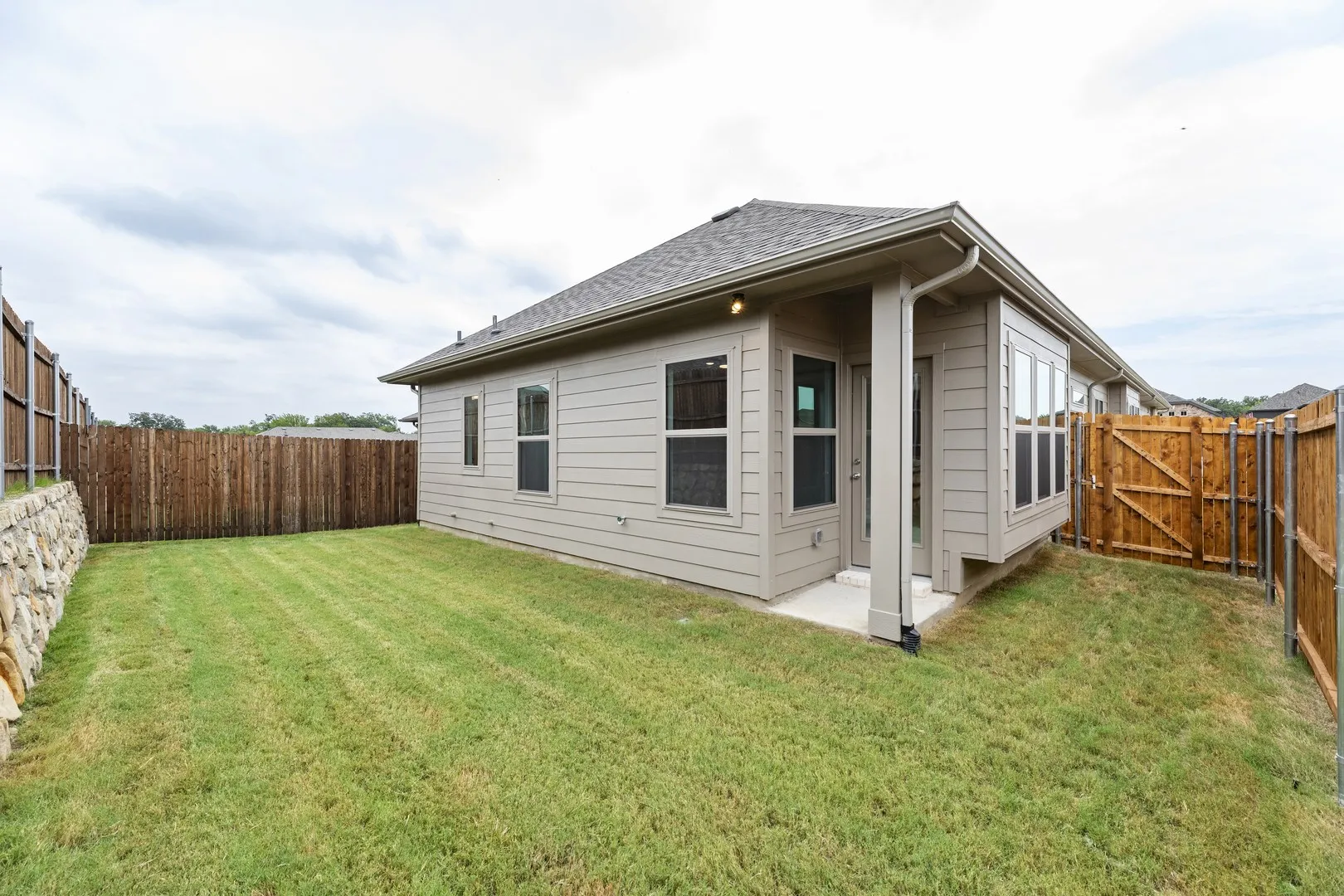 1728 Meadow Crest - Back