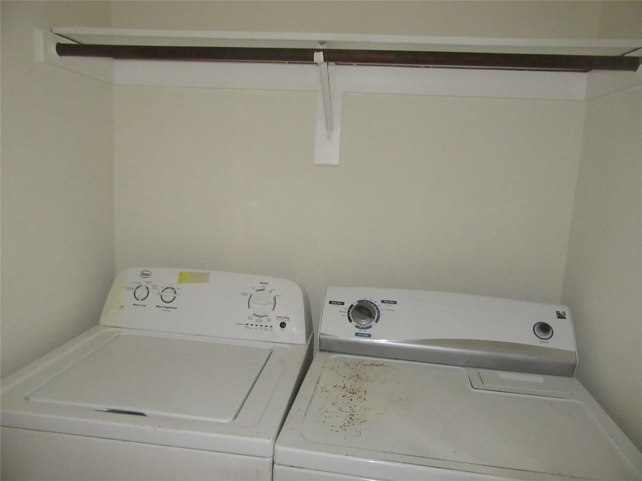 Condominium For Sale in Dallas County , 7522 Holly Hill Drive 18, Dallas, Texas 75231, 1 Bedroom, 1 Bathroom, Garage spaces, 817 Sqft, built in 1979, Preowned, mls#21257556, Real Estate Agent in Dallas, Homes For Sale in Dallas county, Homes For Sale in Dallas, Realtor in Dallas Texas, Real Estate Brokerage Independent Realty Texas, Luminita Cordes Realtor
