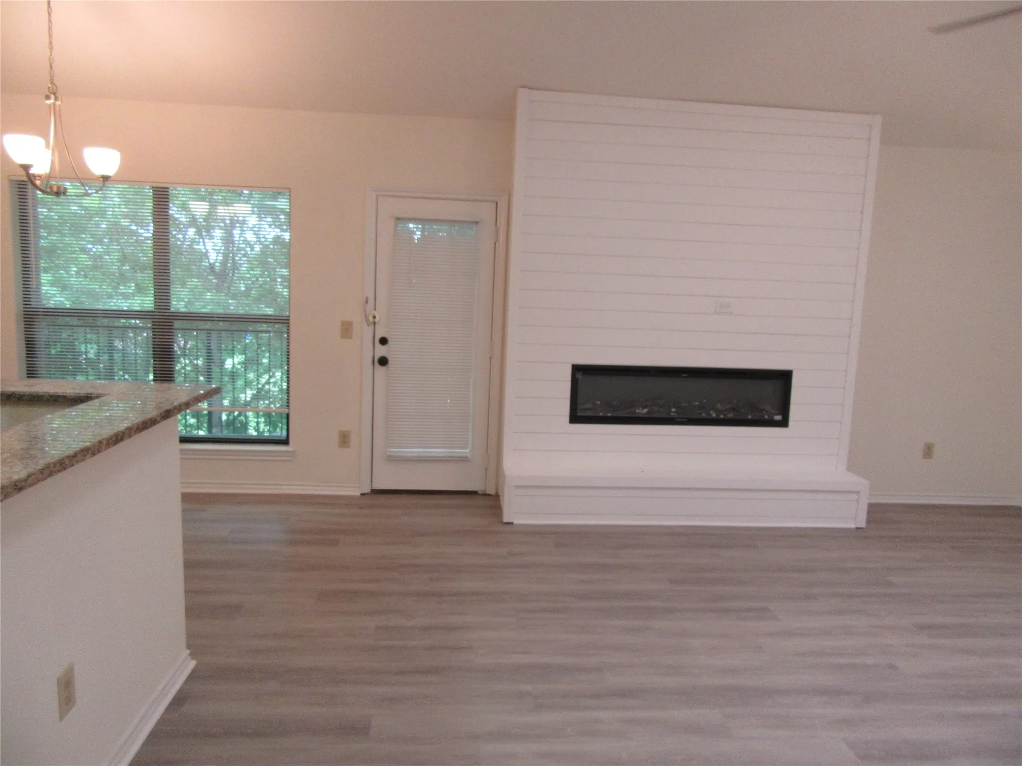 Condominium For Sale in Dallas County , 7522 Holly Hill Drive 18, Dallas, Texas 75231, 1 Bedroom, 1 Bathroom, Garage spaces, 817 Sqft, built in 1979, Preowned, mls#21257556, Real Estate Agent in Dallas, Homes For Sale in Dallas county, Homes For Sale in Dallas, Realtor in Dallas Texas, Real Estate Brokerage Independent Realty Texas, Luminita Cordes Realtor