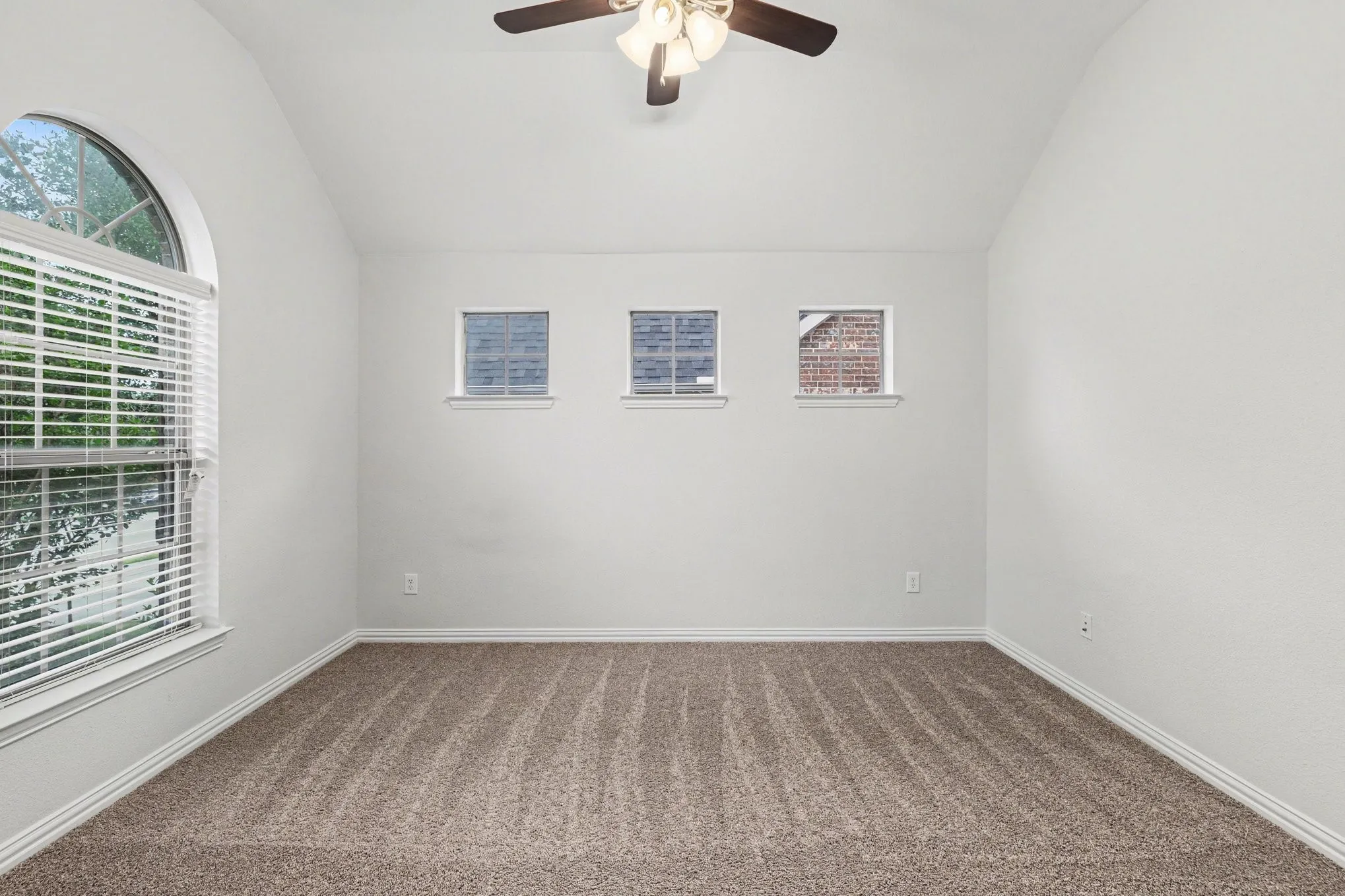 Single Family Residence For Sale in Denton County , 2617 Annamarie Drive, Little Elm, Texas 75068, 4 Bedroom, 2 Bathroom, 2 Garage spaces, 2,021 Sqft, built in 2014, mls#21257418, Real Estate Agent in Little Elm, Homes For Sale in Denton county, Homes For Sale in Little Elm, Realtor in Little Elm Texas, Real Estate Brokerage Independent Realty Texas, Luminita Cordes Realtor