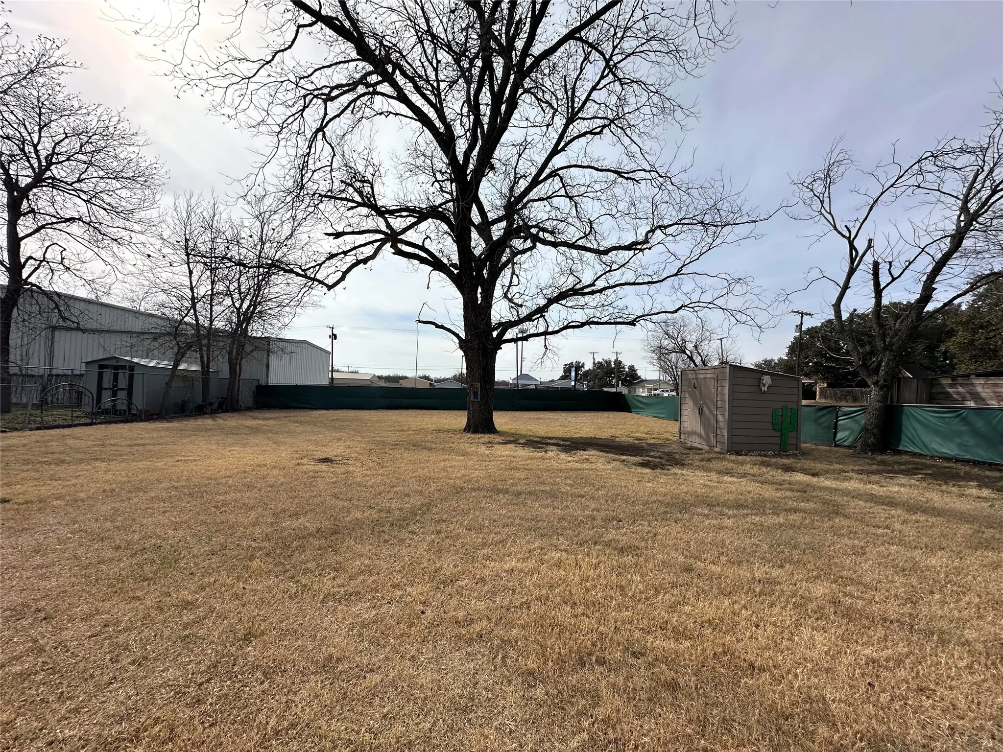Single Family Residence For Sale in Comanche County , 506 W Grand Avenue, Comanche, Texas 76442, 2 Bedroom, 1 Bathroom, Garage spaces, 988 Sqft, built in 1940, Preowned, mls#21256702, Real Estate Agent in Comanche, Homes For Sale in Comanche county, Homes For Sale in Comanche, Realtor in Comanche Texas, Real Estate Brokerage Independent Realty Texas, Luminita Cordes Realtor