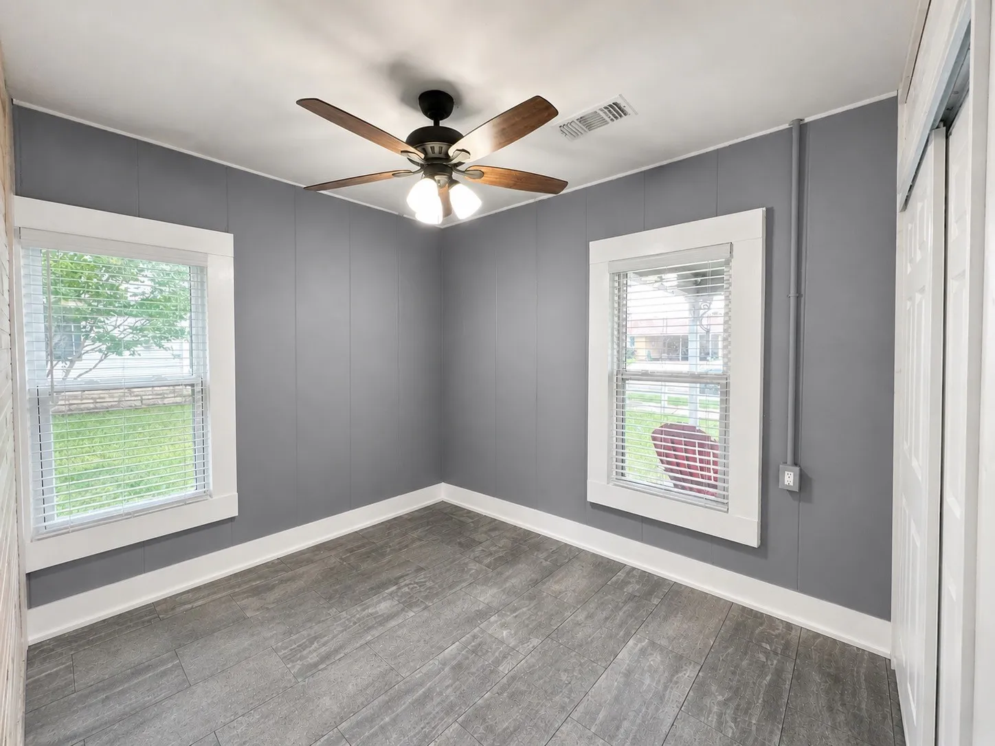Single Family Residence For Sale in Comanche County , 506 W Grand Avenue, Comanche, Texas 76442, 2 Bedroom, 1 Bathroom, Garage spaces, 988 Sqft, built in 1940, Preowned, mls#21256702, Real Estate Agent in Comanche, Homes For Sale in Comanche county, Homes For Sale in Comanche, Realtor in Comanche Texas, Real Estate Brokerage Independent Realty Texas, Luminita Cordes Realtor