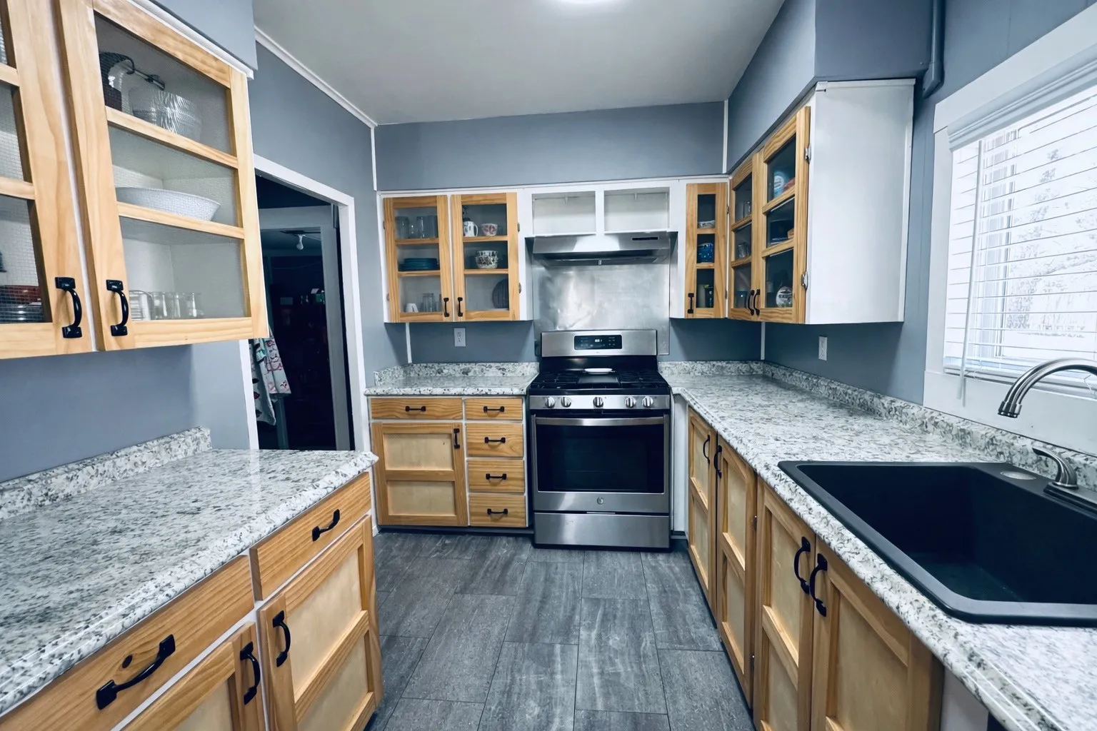 Single Family Residence For Sale in Comanche County , 506 W Grand Avenue, Comanche, Texas 76442, 2 Bedroom, 1 Bathroom, Garage spaces, 988 Sqft, built in 1940, Preowned, mls#21256702, Real Estate Agent in Comanche, Homes For Sale in Comanche county, Homes For Sale in Comanche, Realtor in Comanche Texas, Real Estate Brokerage Independent Realty Texas, Luminita Cordes Realtor