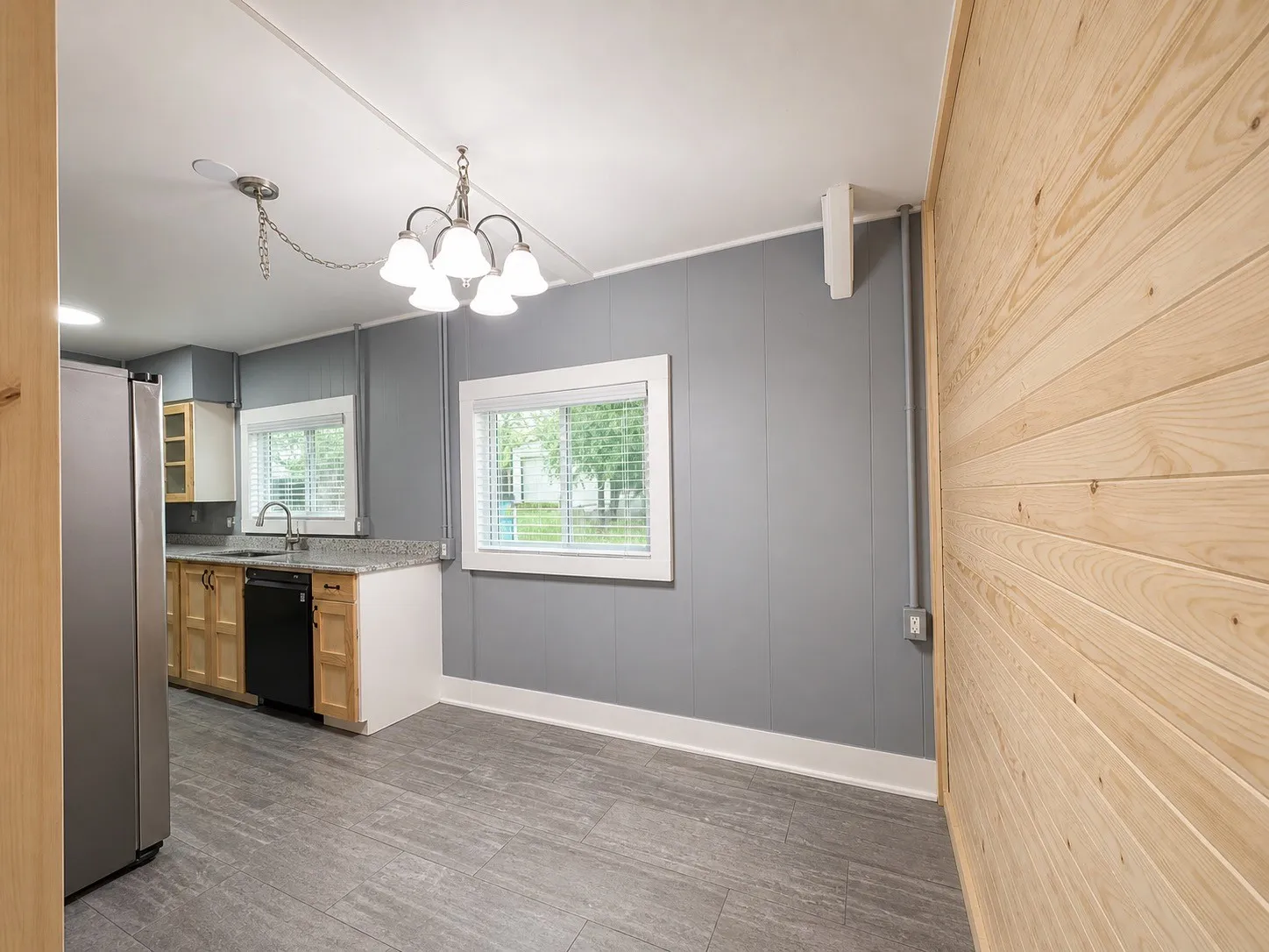 Single Family Residence For Sale in Comanche County , 506 W Grand Avenue, Comanche, Texas 76442, 2 Bedroom, 1 Bathroom, Garage spaces, 988 Sqft, built in 1940, Preowned, mls#21256702, Real Estate Agent in Comanche, Homes For Sale in Comanche county, Homes For Sale in Comanche, Realtor in Comanche Texas, Real Estate Brokerage Independent Realty Texas, Luminita Cordes Realtor