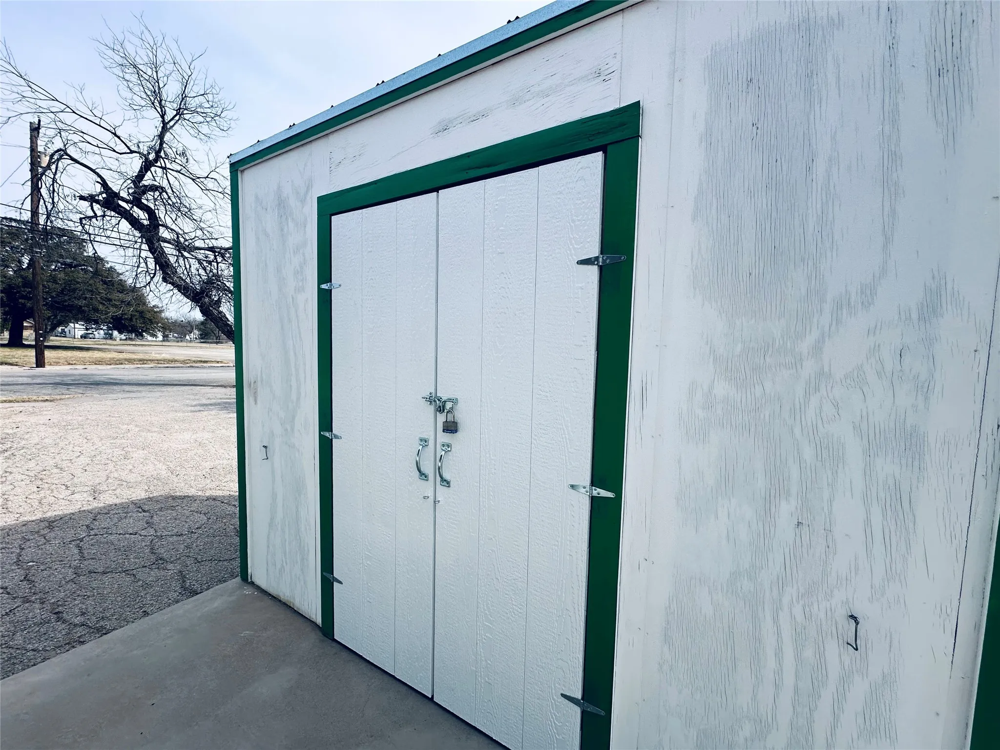 Single Family Residence For Sale in Comanche County , 506 W Grand Avenue, Comanche, Texas 76442, 2 Bedroom, 1 Bathroom, Garage spaces, 988 Sqft, built in 1940, Preowned, mls#21256702, Real Estate Agent in Comanche, Homes For Sale in Comanche county, Homes For Sale in Comanche, Realtor in Comanche Texas, Real Estate Brokerage Independent Realty Texas, Luminita Cordes Realtor
