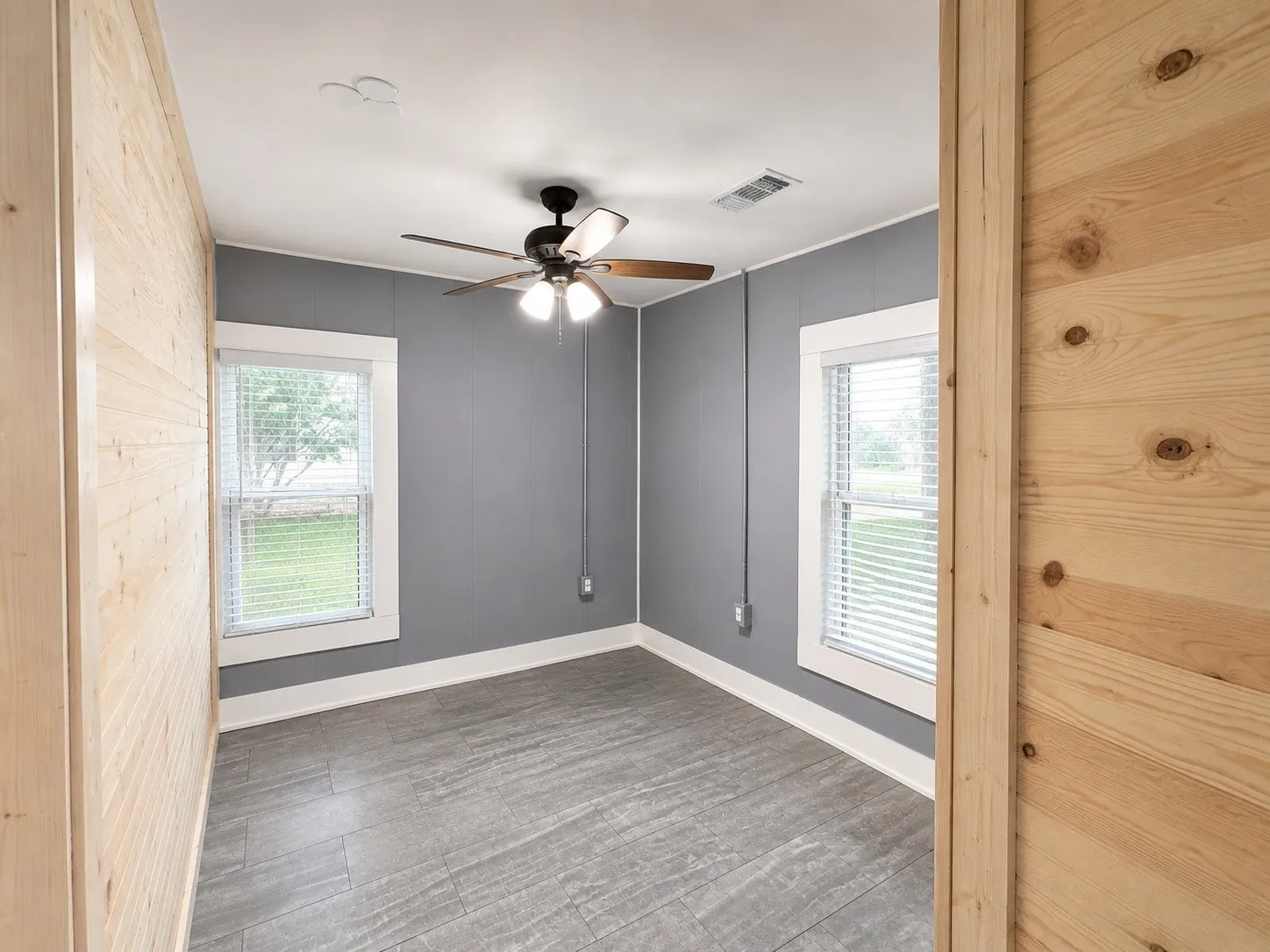 Single Family Residence For Sale in Comanche County , 506 W Grand Avenue, Comanche, Texas 76442, 2 Bedroom, 1 Bathroom, Garage spaces, 988 Sqft, built in 1940, Preowned, mls#21256702, Real Estate Agent in Comanche, Homes For Sale in Comanche county, Homes For Sale in Comanche, Realtor in Comanche Texas, Real Estate Brokerage Independent Realty Texas, Luminita Cordes Realtor