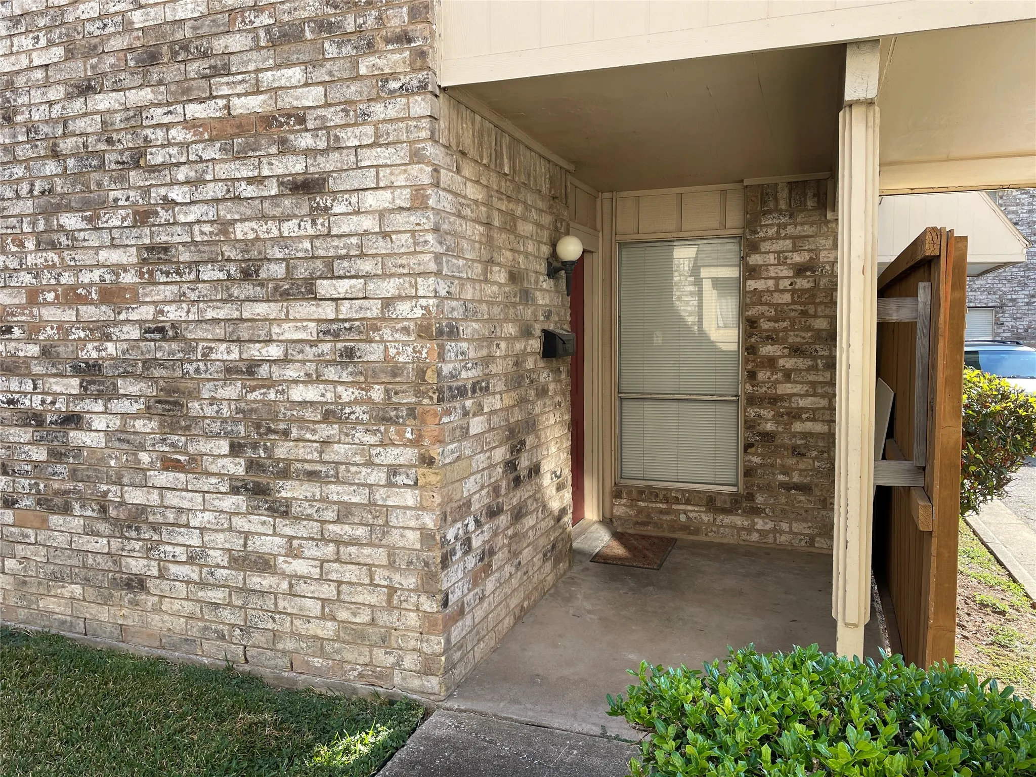 Condominium For Sale in Dallas County , 2313 Trellis Place, Richardson, Texas 75081, 3 Bedrooms, 3 Bathrooms, Garage spaces, 1,314 Sqft, built in 1973, Price $225,000, mls#21251324, Real Estate Agent in Richardson, Homes For Sale in Dallas county, Homes For Sale in Richardson, Realtor in Richardson Texas, Real Estate Brokerage Independent Realty Texas, Luminita Cordes Realtor