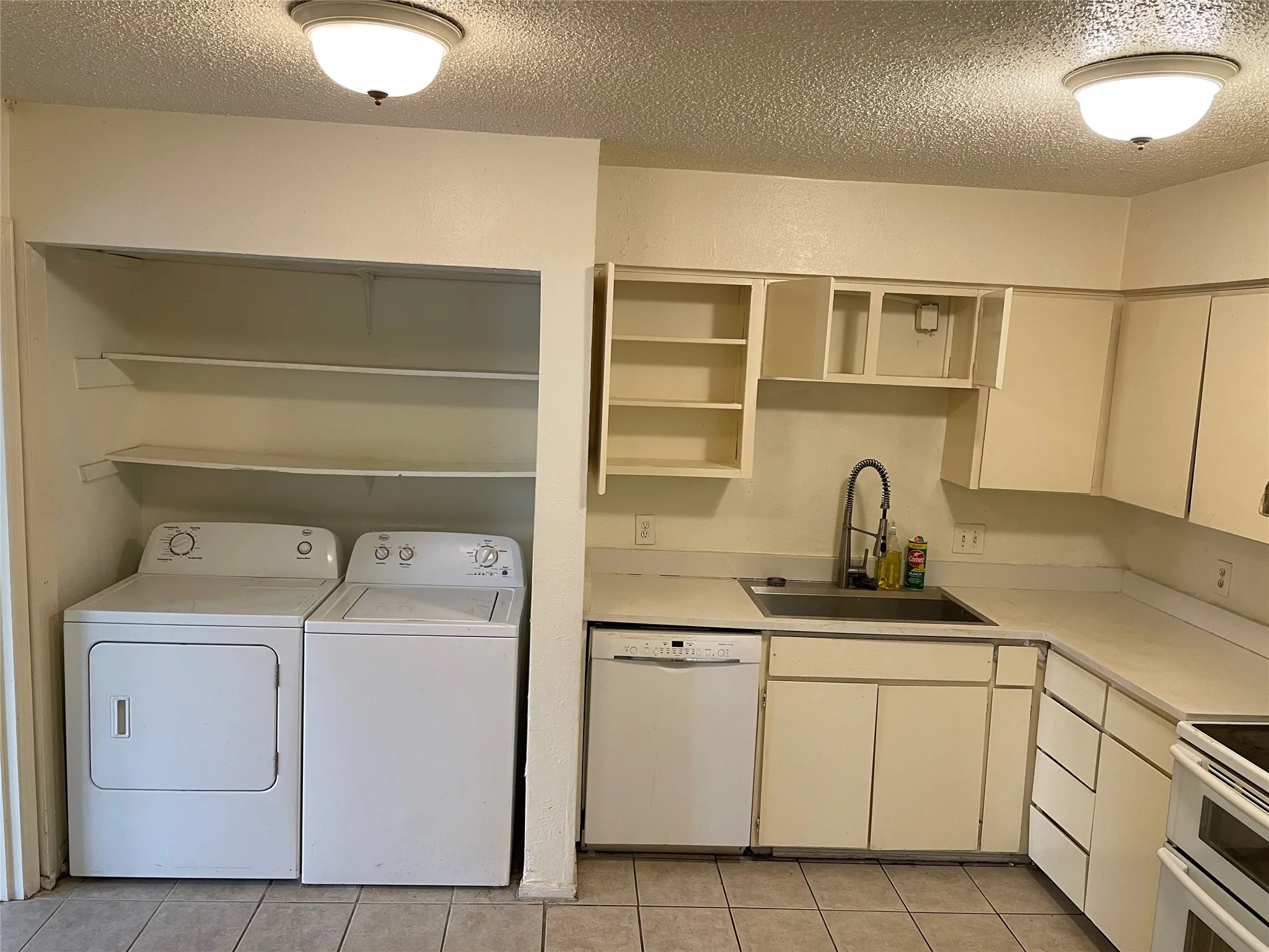 Condominium For Sale in Dallas County , 2313 Trellis Place, Richardson, Texas 75081, 3 Bedrooms, 3 Bathrooms, Garage spaces, 1,314 Sqft, built in 1973, Price $225,000, mls#21251324, Real Estate Agent in Richardson, Homes For Sale in Dallas county, Homes For Sale in Richardson, Realtor in Richardson Texas, Real Estate Brokerage Independent Realty Texas, Luminita Cordes Realtor