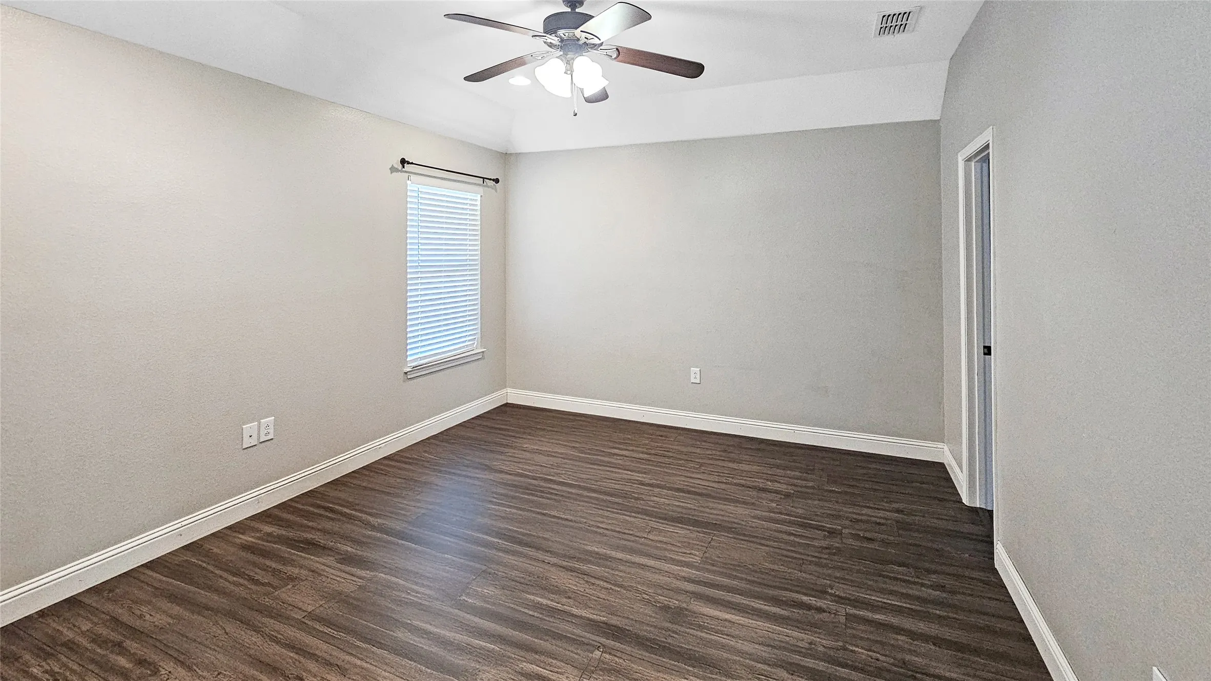 Single Family Residence For Rent in Taylor County , 914 Key Lane, Abilene, Texas 79602, 4 Bedrooms, 2 Bathrooms, 2 Garage spaces, 1,532 Sqft, built in 2014, Price $3,000, mls#21257465, Real Estate Agent in Abilene, Homes For Rent in Taylor county, Homes For Rent in Abilene, Realtor in Abilene Texas, Real Estate Brokerage Independent Realty Texas, Luminita Cordes Realtor