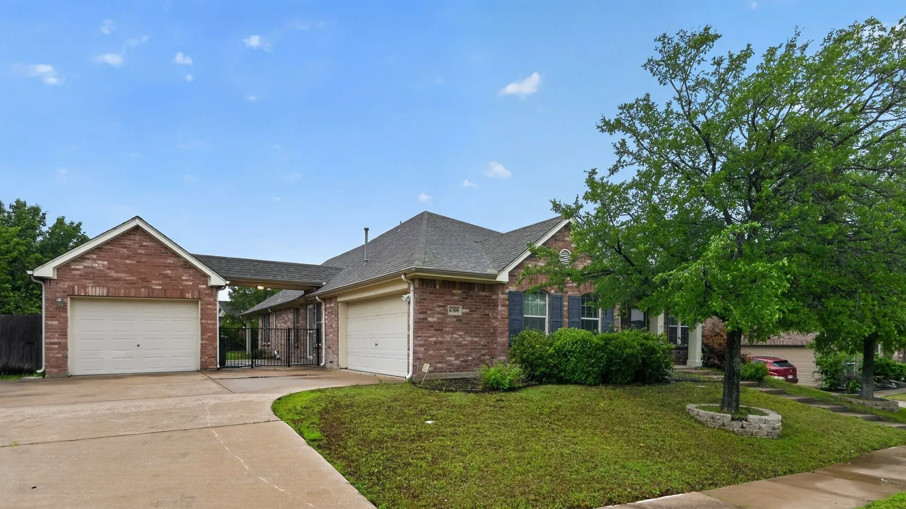 Single Family Residence For Sale in Tarrant County , 6308 Inverness Drive, North Richland Hills, Texas 76180, 3 Bedroom, 3 Bathroom, 3 Garage spaces, 2,841 Sqft, built in 2005, mls#21255128, Real Estate Agent in North Richland Hills, Homes For Sale in Tarrant county, Homes For Sale in North Richland Hills, Realtor in North Richland Hills Texas, Real Estate Brokerage Independent Realty Texas, Luminita Cordes Realtor