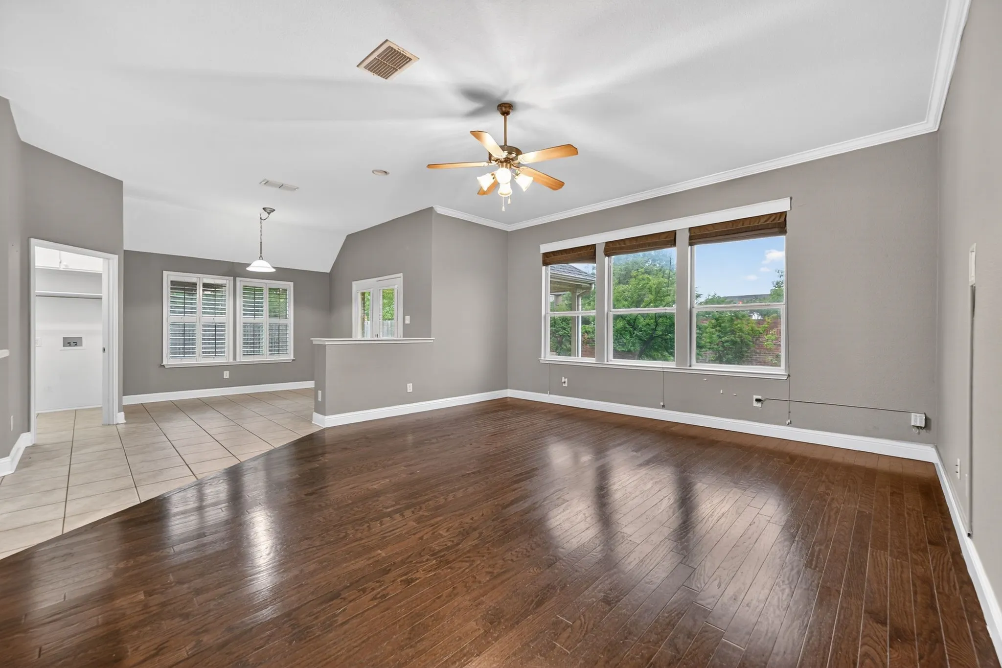 Single Family Residence For Sale in Tarrant County , 6308 Inverness Drive, North Richland Hills, Texas 76180, 3 Bedroom, 3 Bathroom, 3 Garage spaces, 2,841 Sqft, built in 2005, mls#21255128, Real Estate Agent in North Richland Hills, Homes For Sale in Tarrant county, Homes For Sale in North Richland Hills, Realtor in North Richland Hills Texas, Real Estate Brokerage Independent Realty Texas, Luminita Cordes Realtor