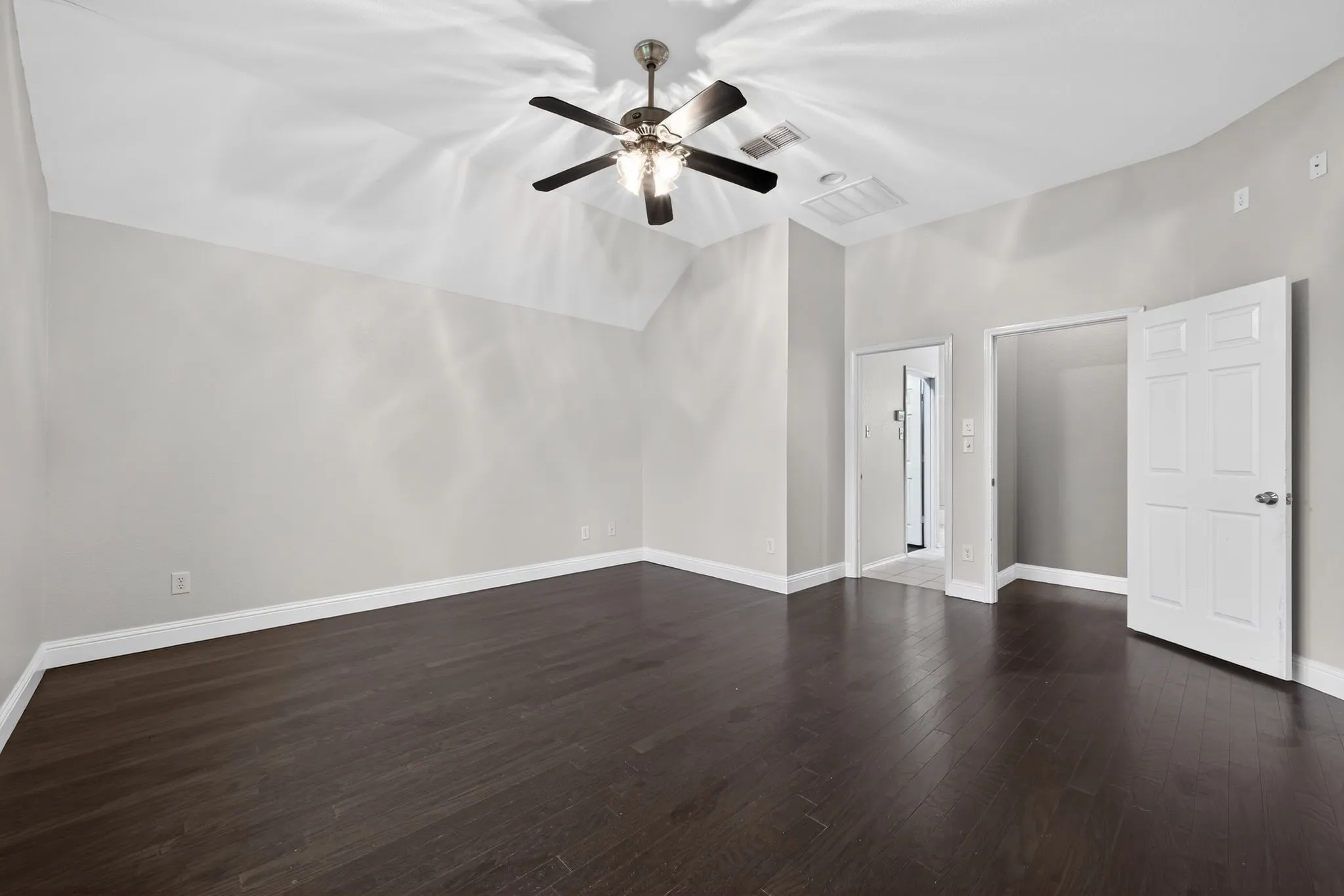 Single Family Residence For Sale in Tarrant County , 6308 Inverness Drive, North Richland Hills, Texas 76180, 3 Bedroom, 3 Bathroom, 3 Garage spaces, 2,841 Sqft, built in 2005, mls#21255128, Real Estate Agent in North Richland Hills, Homes For Sale in Tarrant county, Homes For Sale in North Richland Hills, Realtor in North Richland Hills Texas, Real Estate Brokerage Independent Realty Texas, Luminita Cordes Realtor