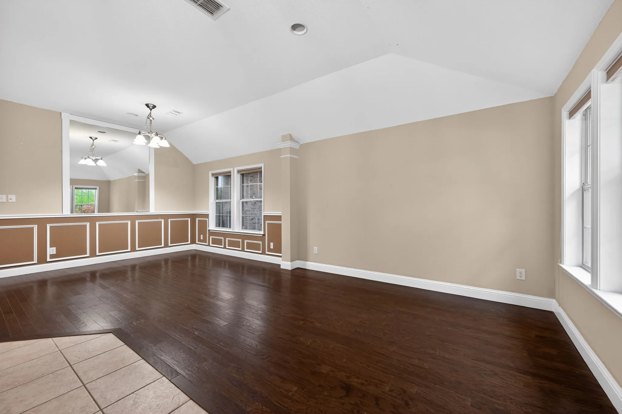 Single Family Residence For Sale in Tarrant County , 6308 Inverness Drive, North Richland Hills, Texas 76180, 3 Bedroom, 3 Bathroom, 3 Garage spaces, 2,841 Sqft, built in 2005, mls#21255128, Real Estate Agent in North Richland Hills, Homes For Sale in Tarrant county, Homes For Sale in North Richland Hills, Realtor in North Richland Hills Texas, Real Estate Brokerage Independent Realty Texas, Luminita Cordes Realtor