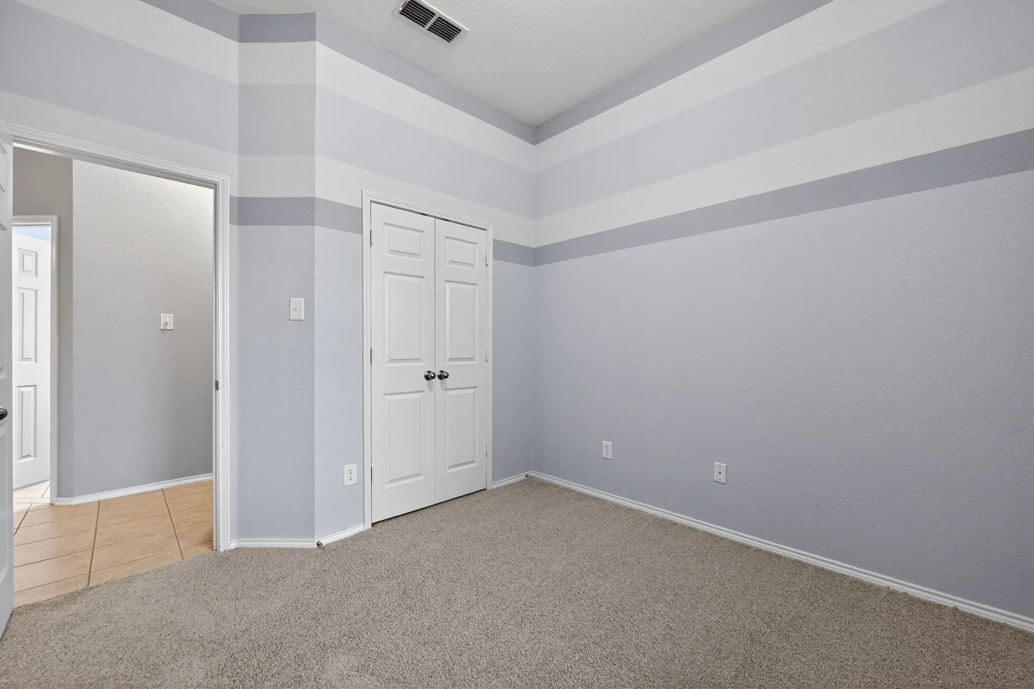 Single Family Residence For Sale in Tarrant County , 6308 Inverness Drive, North Richland Hills, Texas 76180, 3 Bedroom, 3 Bathroom, 3 Garage spaces, 2,841 Sqft, built in 2005, mls#21255128, Real Estate Agent in North Richland Hills, Homes For Sale in Tarrant county, Homes For Sale in North Richland Hills, Realtor in North Richland Hills Texas, Real Estate Brokerage Independent Realty Texas, Luminita Cordes Realtor