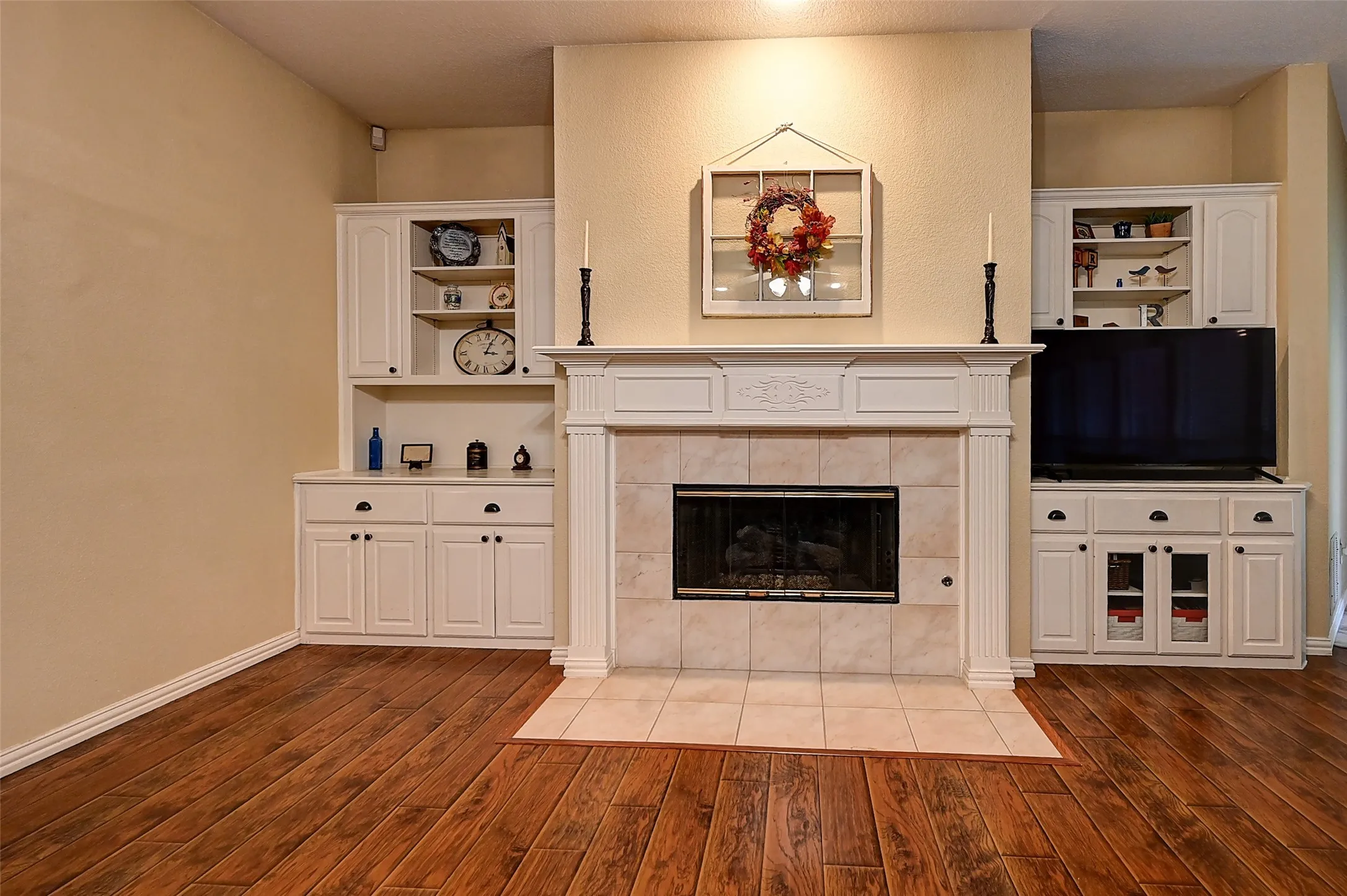 Single Family Residence For Sale in Dallas County , 6608 Barclay Lane, Garland, Texas 75044, 5 Bedrooms, 4 Bathrooms, 2 Garage spaces, 3,719 Sqft, built in 1996, Preowned, Price $690,000, mls#21244426, Real Estate Agent in Garland, Homes For Sale in Dallas county, Homes For Sale in Garland, Realtor in Garland Texas, Real Estate Brokerage Independent Realty Texas, Luminita Cordes Realtor