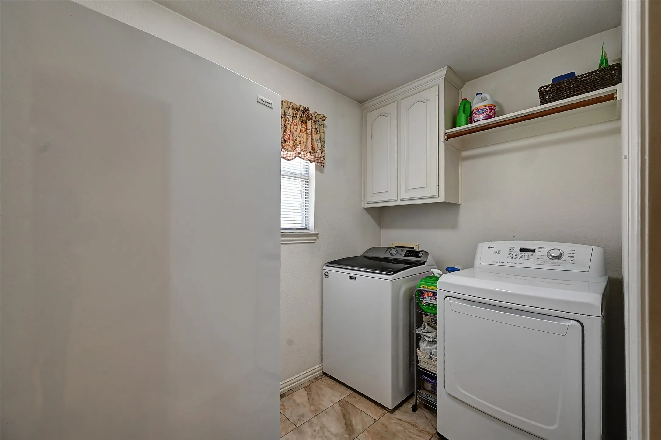 Single Family Residence For Sale in Dallas County , 6608 Barclay Lane, Garland, Texas 75044, 5 Bedrooms, 4 Bathrooms, 2 Garage spaces, 3,719 Sqft, built in 1996, Preowned, Price $690,000, mls#21244426, Real Estate Agent in Garland, Homes For Sale in Dallas county, Homes For Sale in Garland, Realtor in Garland Texas, Real Estate Brokerage Independent Realty Texas, Luminita Cordes Realtor
