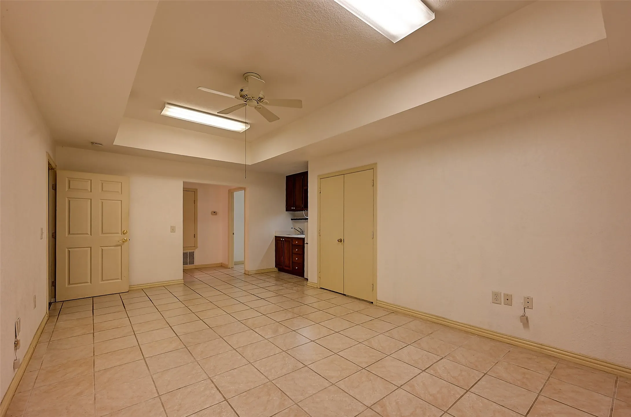 Single Family Residence For Sale in Dallas County , 6608 Barclay Lane, Garland, Texas 75044, 5 Bedrooms, 4 Bathrooms, 2 Garage spaces, 3,719 Sqft, built in 1996, Preowned, Price $690,000, mls#21244426, Real Estate Agent in Garland, Homes For Sale in Dallas county, Homes For Sale in Garland, Realtor in Garland Texas, Real Estate Brokerage Independent Realty Texas, Luminita Cordes Realtor