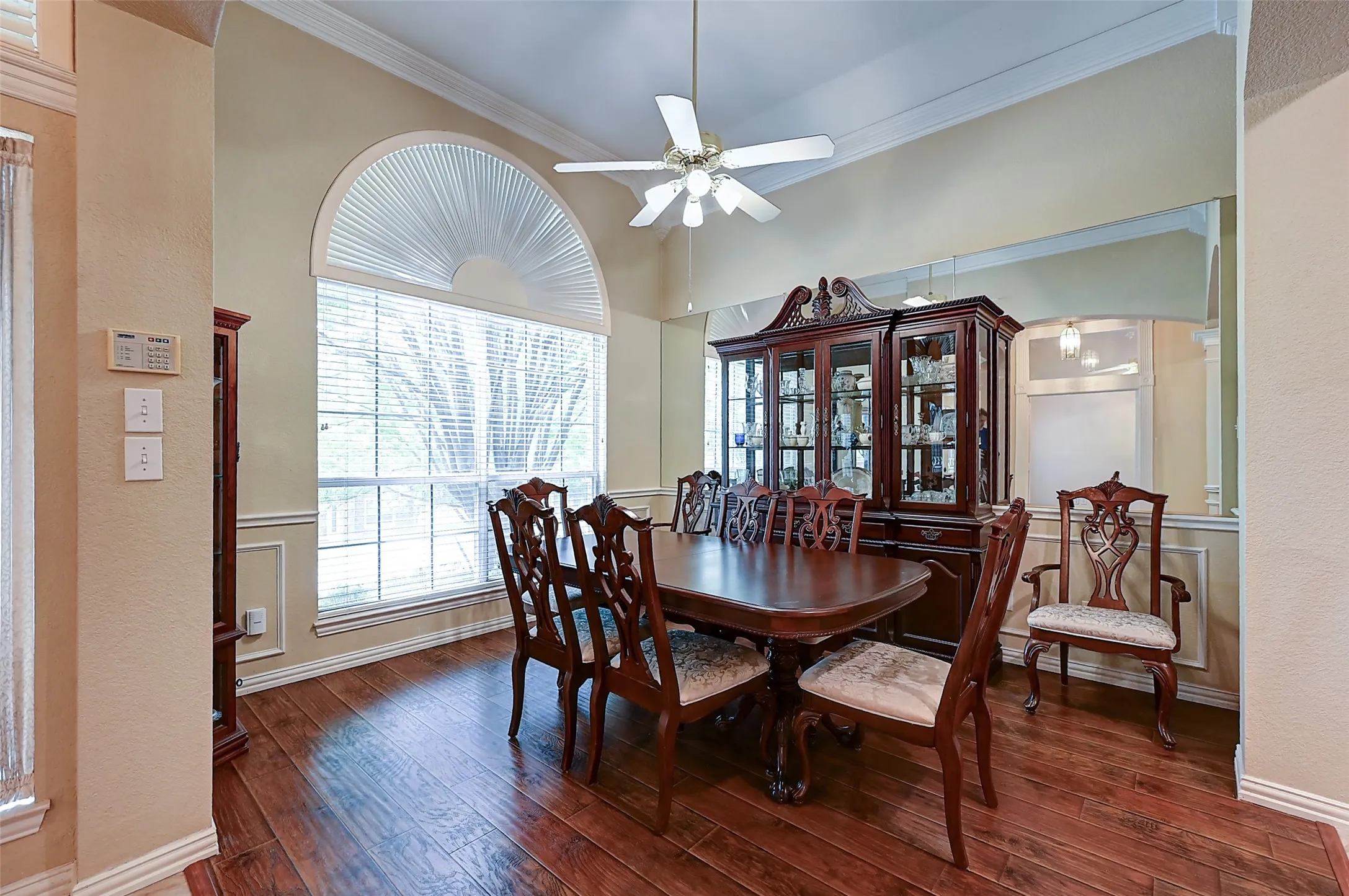 Single Family Residence For Sale in Dallas County , 6608 Barclay Lane, Garland, Texas 75044, 5 Bedrooms, 4 Bathrooms, 2 Garage spaces, 3,719 Sqft, built in 1996, Preowned, Price $690,000, mls#21244426, Real Estate Agent in Garland, Homes For Sale in Dallas county, Homes For Sale in Garland, Realtor in Garland Texas, Real Estate Brokerage Independent Realty Texas, Luminita Cordes Realtor