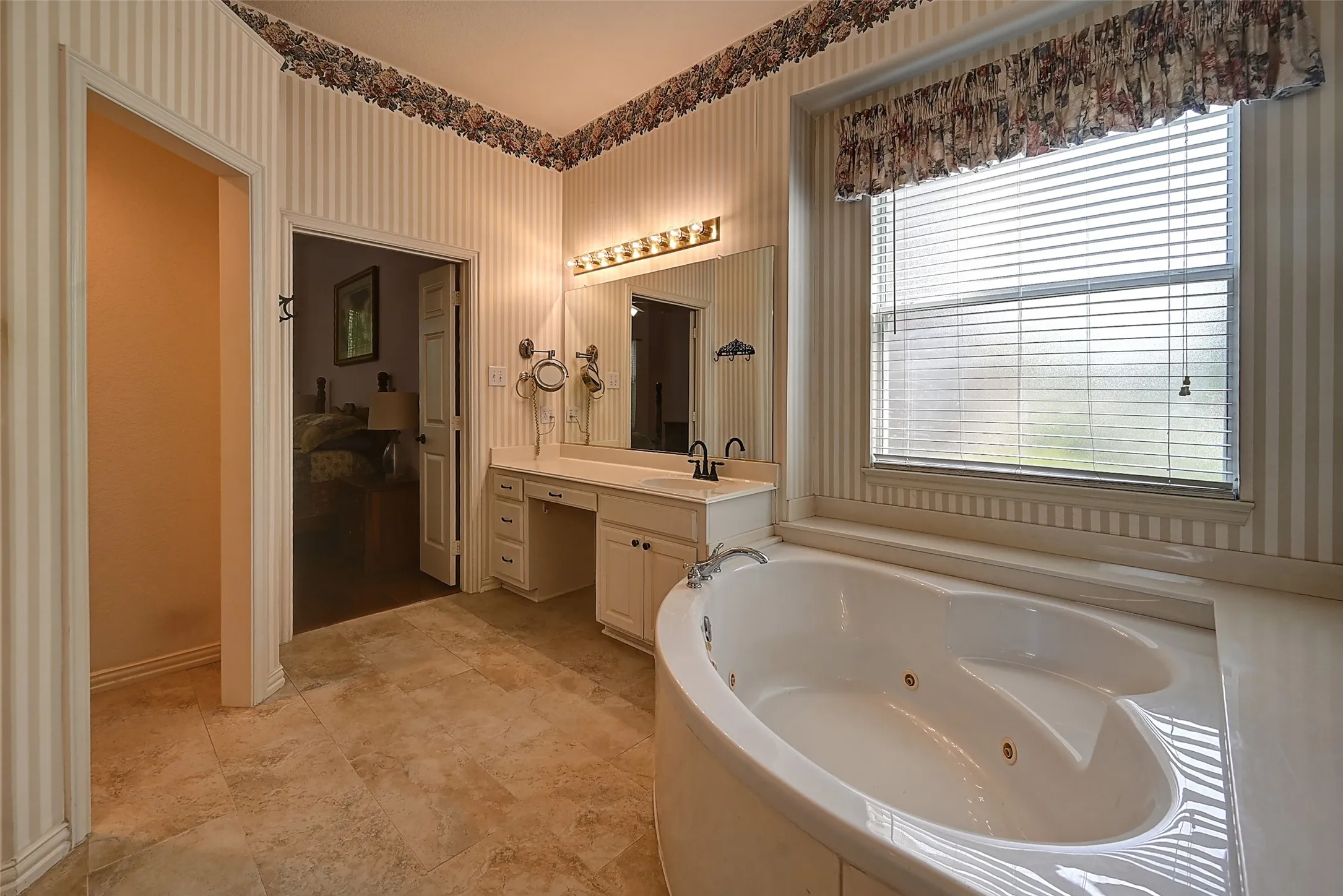 Single Family Residence For Sale in Dallas County , 6608 Barclay Lane, Garland, Texas 75044, 5 Bedrooms, 4 Bathrooms, 2 Garage spaces, 3,719 Sqft, built in 1996, Preowned, Price $690,000, mls#21244426, Real Estate Agent in Garland, Homes For Sale in Dallas county, Homes For Sale in Garland, Realtor in Garland Texas, Real Estate Brokerage Independent Realty Texas, Luminita Cordes Realtor