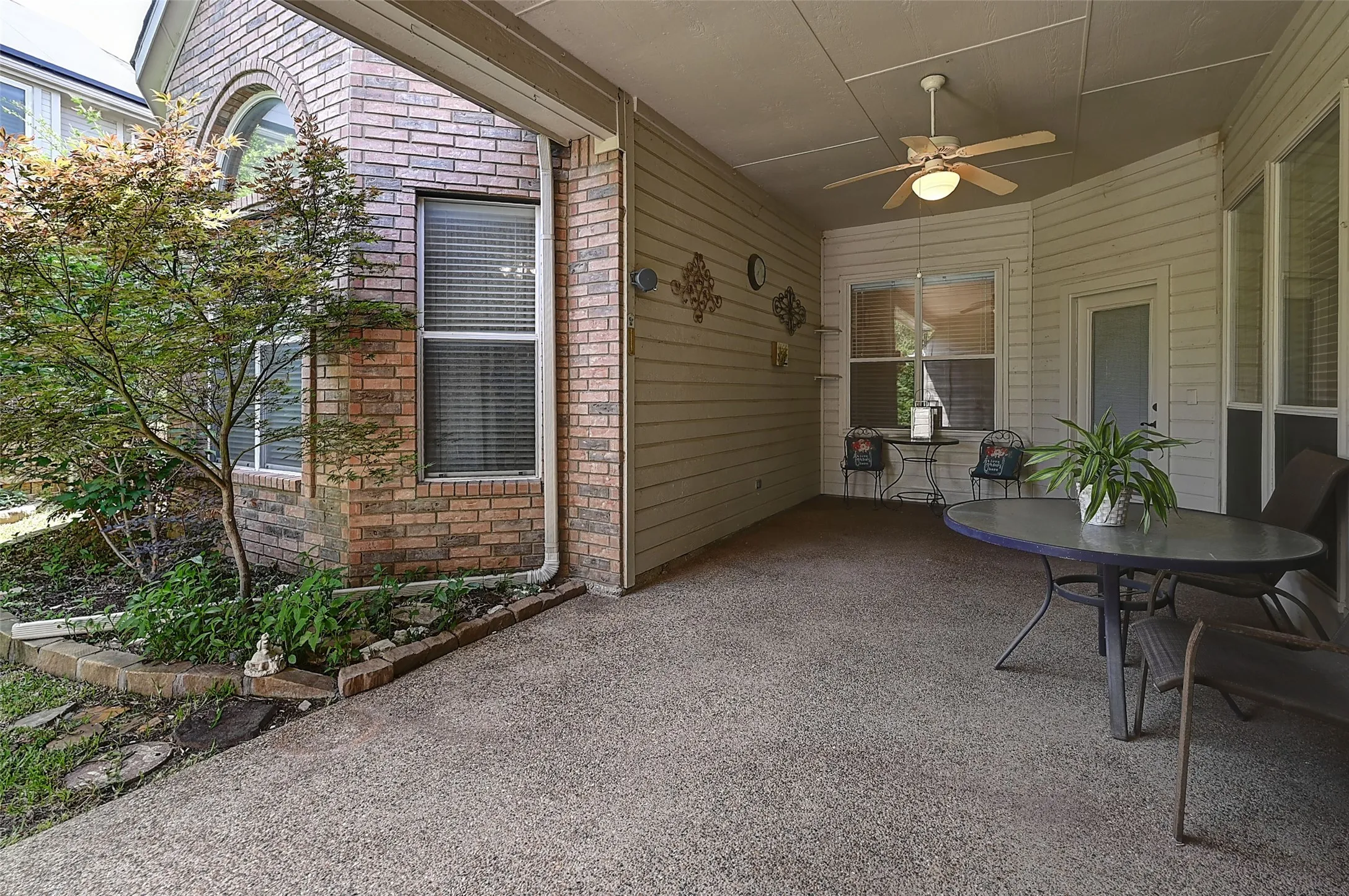 Single Family Residence For Sale in Dallas County , 6608 Barclay Lane, Garland, Texas 75044, 5 Bedrooms, 4 Bathrooms, 2 Garage spaces, 3,719 Sqft, built in 1996, Preowned, Price $690,000, mls#21244426, Real Estate Agent in Garland, Homes For Sale in Dallas county, Homes For Sale in Garland, Realtor in Garland Texas, Real Estate Brokerage Independent Realty Texas, Luminita Cordes Realtor