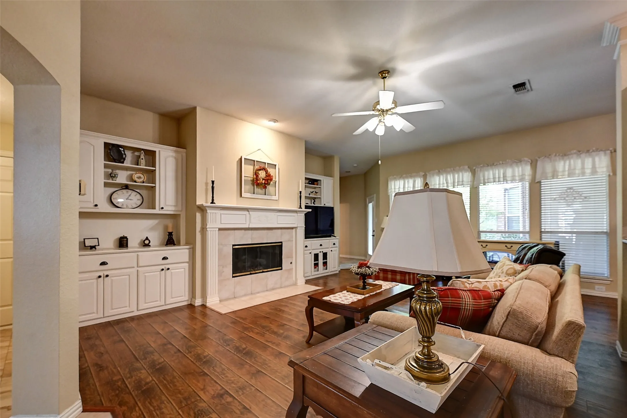 Single Family Residence For Sale in Dallas County , 6608 Barclay Lane, Garland, Texas 75044, 5 Bedrooms, 4 Bathrooms, 2 Garage spaces, 3,719 Sqft, built in 1996, Preowned, Price $690,000, mls#21244426, Real Estate Agent in Garland, Homes For Sale in Dallas county, Homes For Sale in Garland, Realtor in Garland Texas, Real Estate Brokerage Independent Realty Texas, Luminita Cordes Realtor