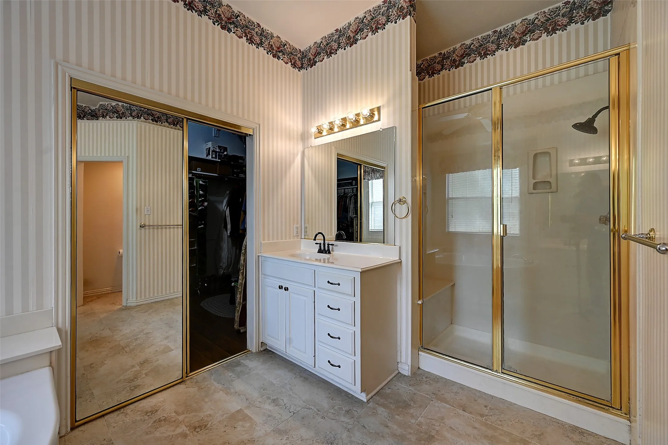 Single Family Residence For Sale in Dallas County , 6608 Barclay Lane, Garland, Texas 75044, 5 Bedrooms, 4 Bathrooms, 2 Garage spaces, 3,719 Sqft, built in 1996, Preowned, Price $690,000, mls#21244426, Real Estate Agent in Garland, Homes For Sale in Dallas county, Homes For Sale in Garland, Realtor in Garland Texas, Real Estate Brokerage Independent Realty Texas, Luminita Cordes Realtor