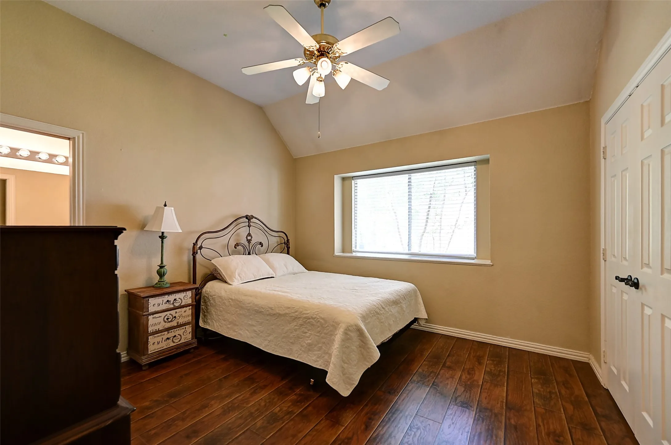 Single Family Residence For Sale in Dallas County , 6608 Barclay Lane, Garland, Texas 75044, 5 Bedrooms, 4 Bathrooms, 2 Garage spaces, 3,719 Sqft, built in 1996, Preowned, Price $690,000, mls#21244426, Real Estate Agent in Garland, Homes For Sale in Dallas county, Homes For Sale in Garland, Realtor in Garland Texas, Real Estate Brokerage Independent Realty Texas, Luminita Cordes Realtor