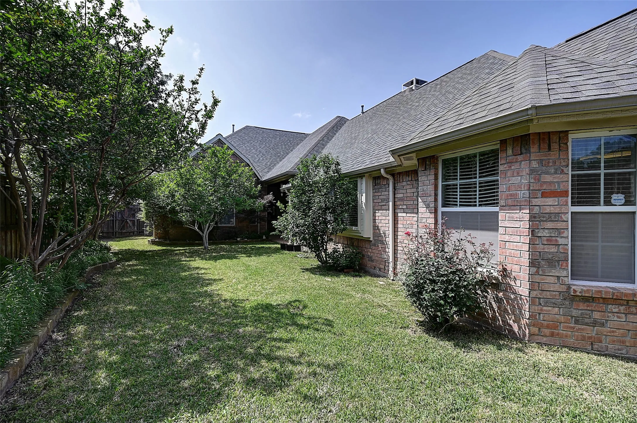 Single Family Residence For Sale in Dallas County , 6608 Barclay Lane, Garland, Texas 75044, 5 Bedrooms, 4 Bathrooms, 2 Garage spaces, 3,719 Sqft, built in 1996, Preowned, Price $690,000, mls#21244426, Real Estate Agent in Garland, Homes For Sale in Dallas county, Homes For Sale in Garland, Realtor in Garland Texas, Real Estate Brokerage Independent Realty Texas, Luminita Cordes Realtor